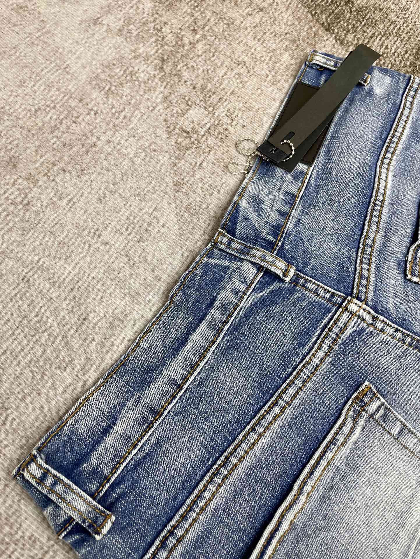 AMIRI JEANS