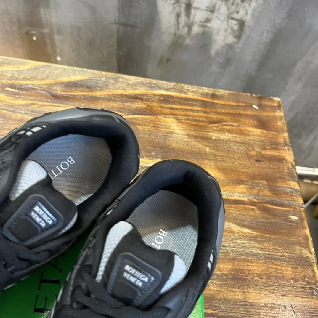 BV SNEAKER 33