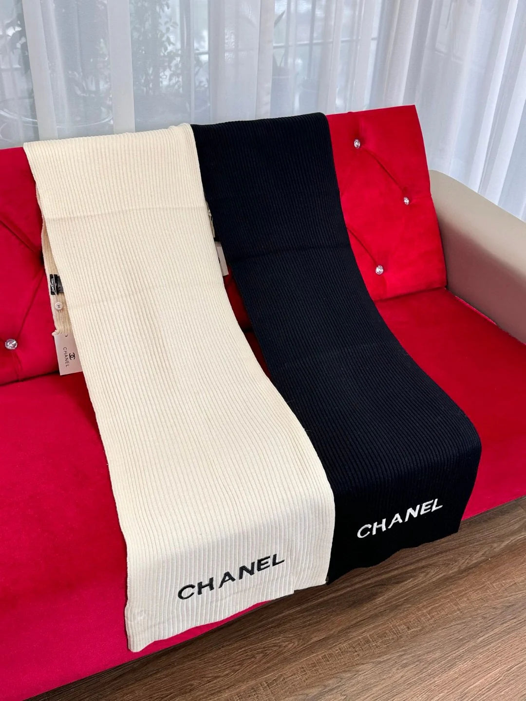 CHANEL SCARFF