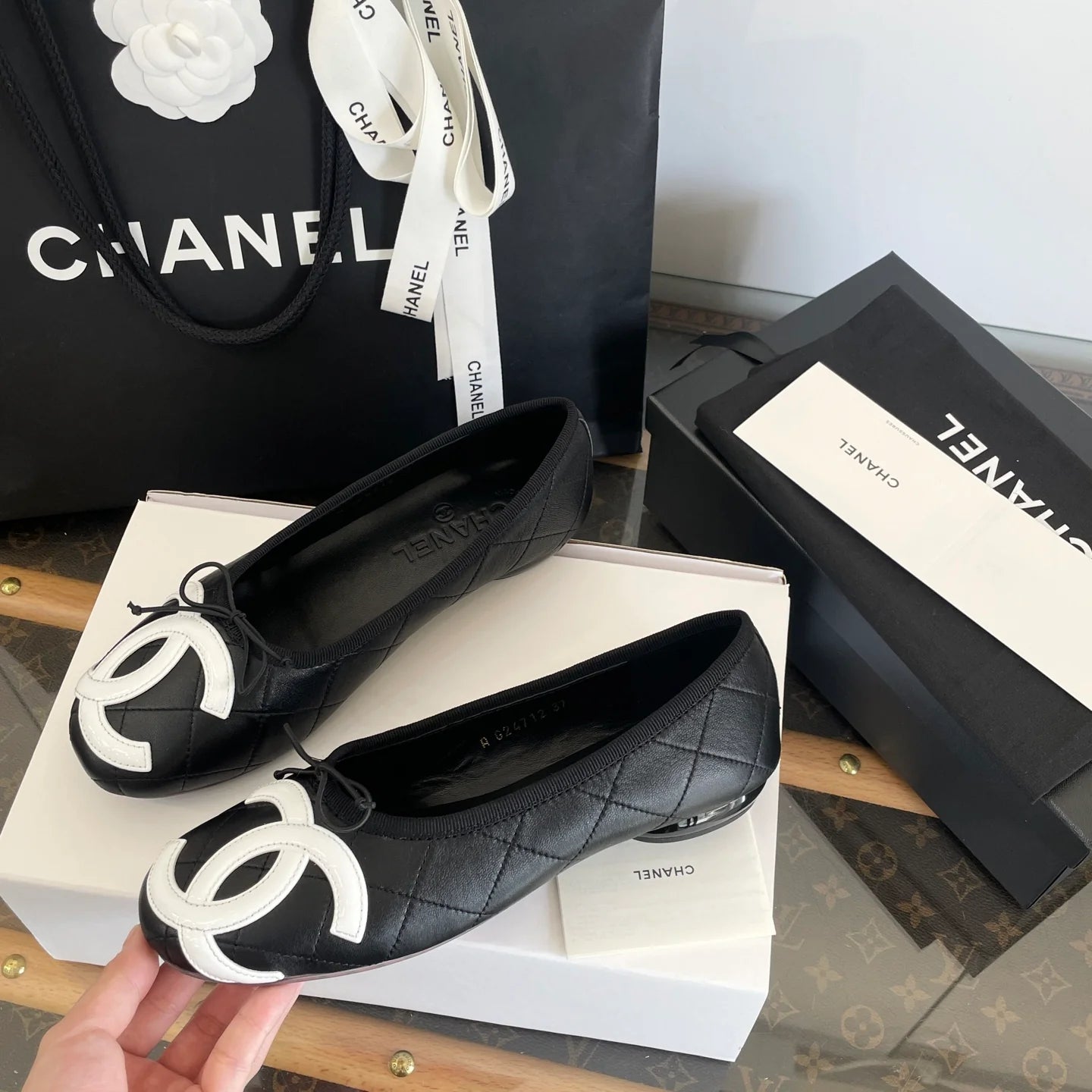 CHANEL SNEAKER