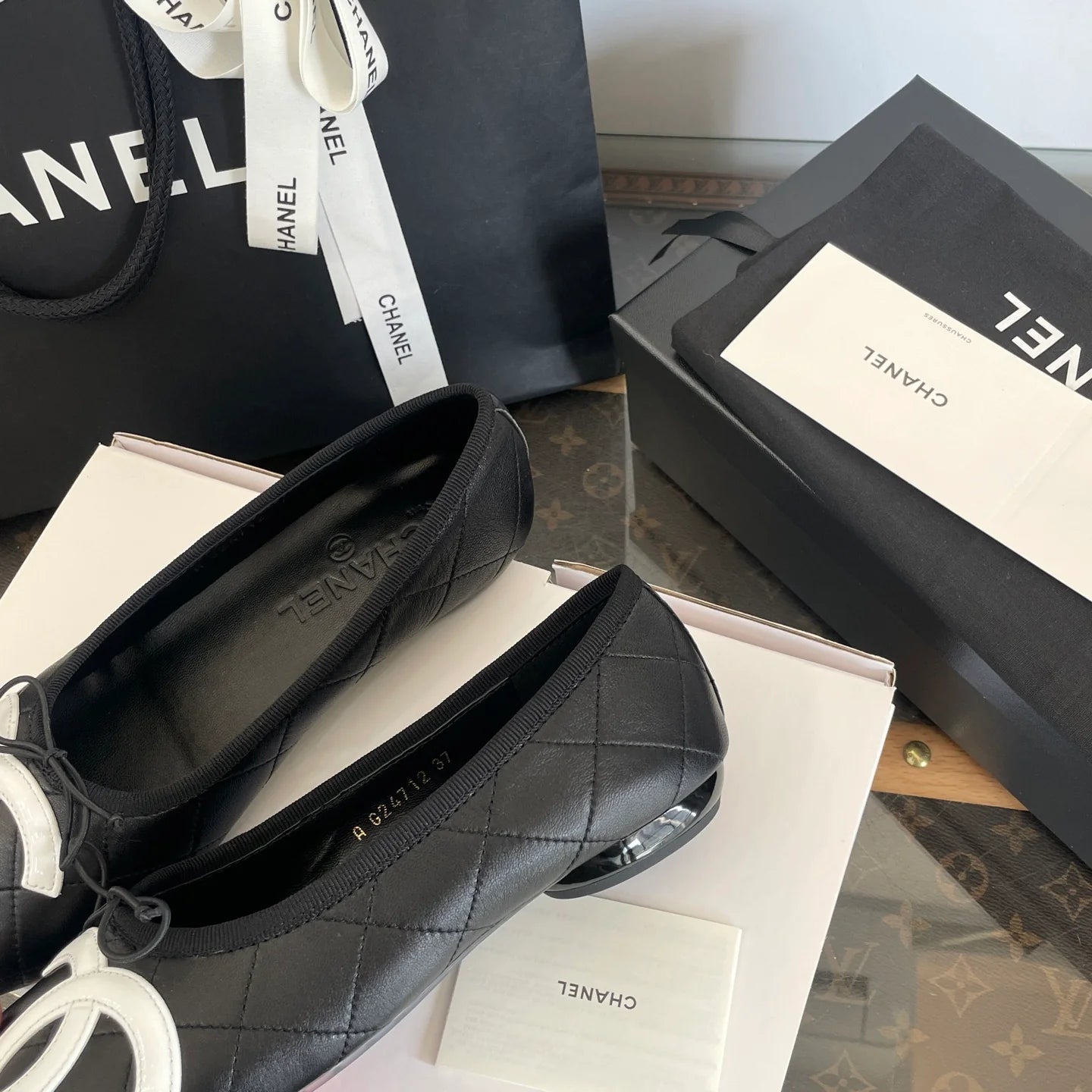 CHANEL SNEAKER