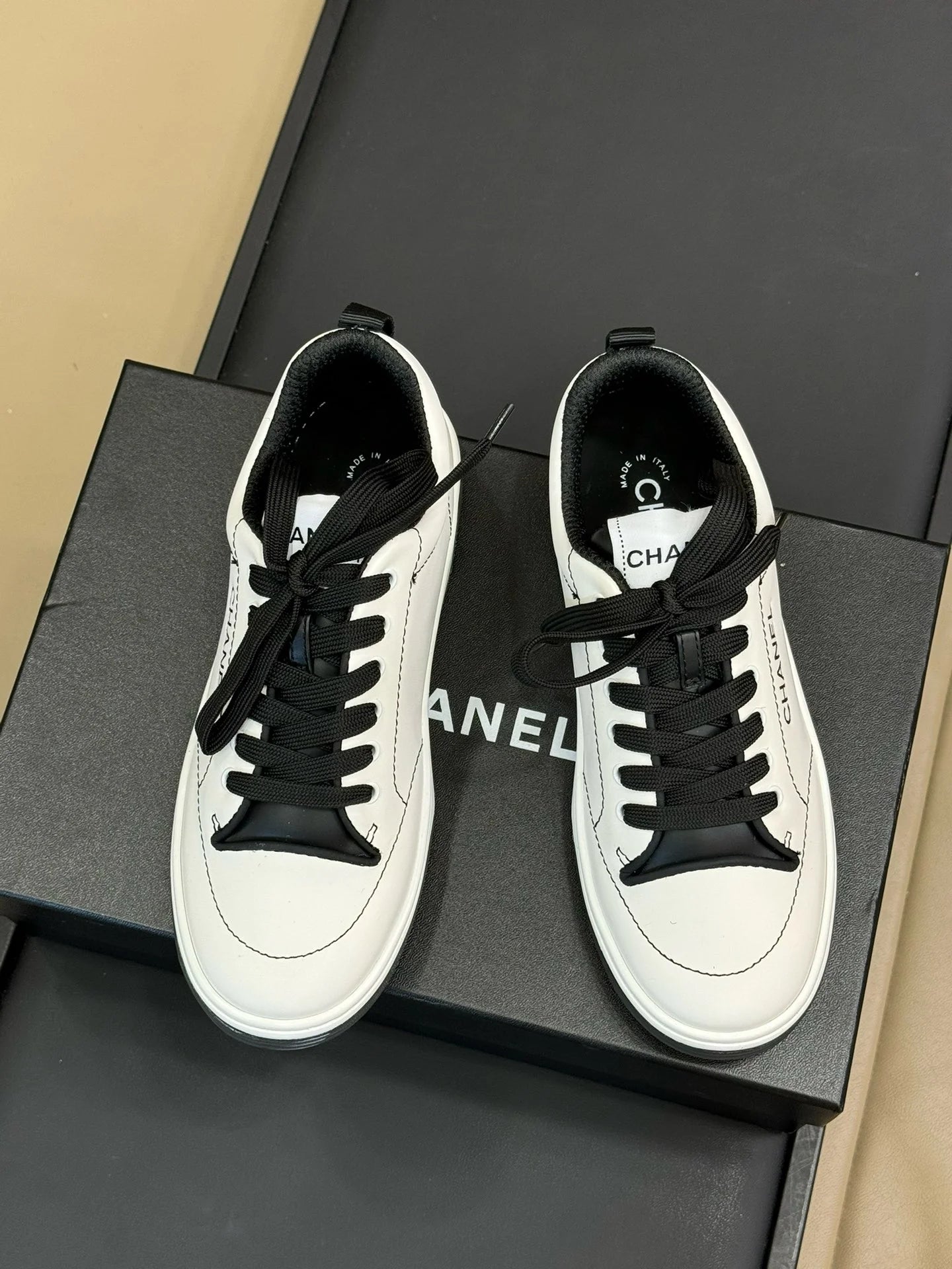 CHANEL SNEAKER