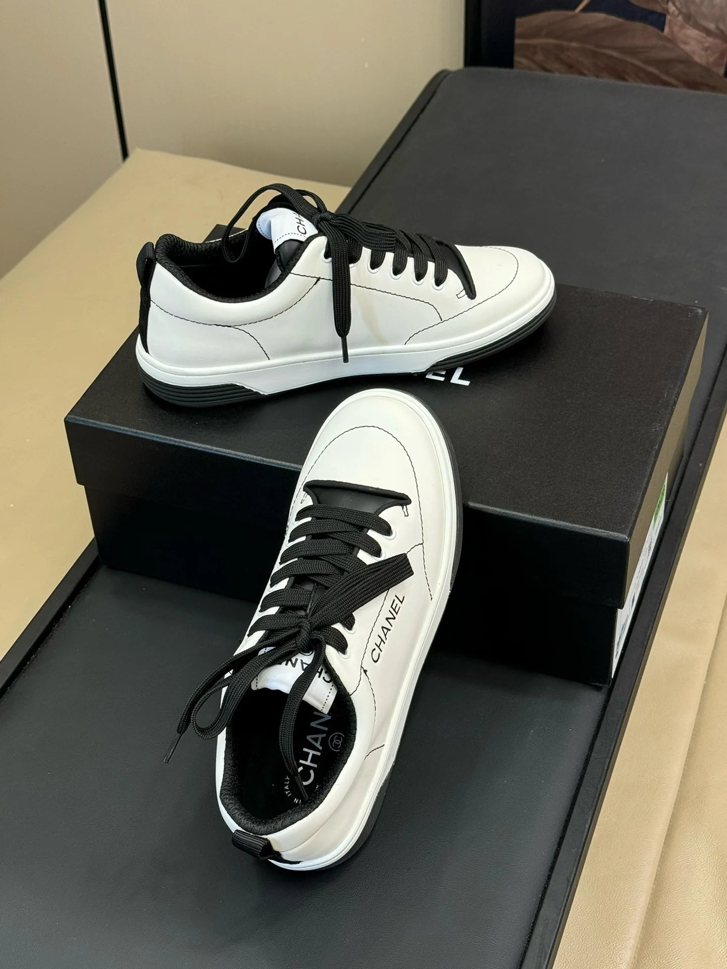 CHANEL SNEAKER
