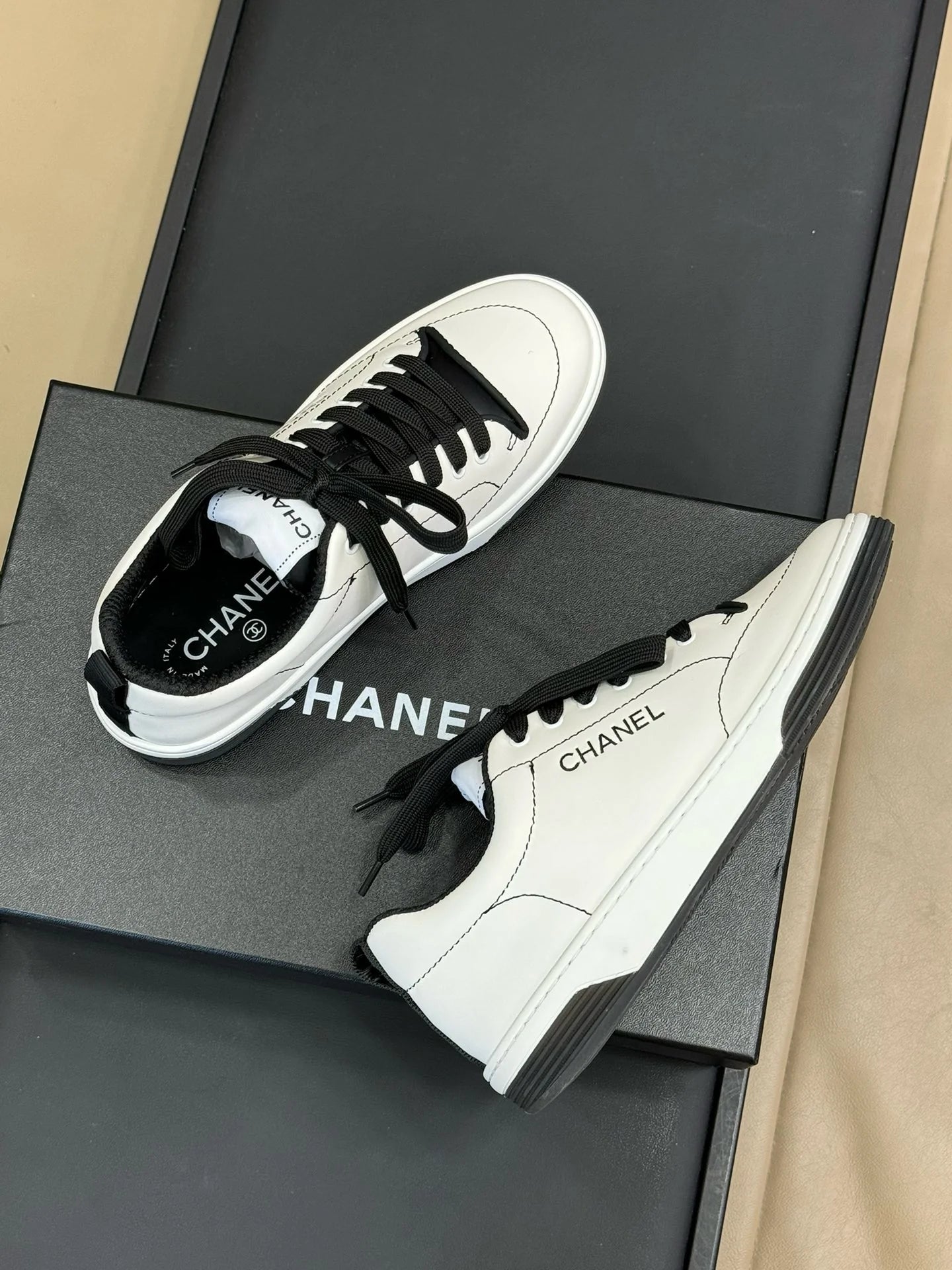 CHANEL SNEAKER