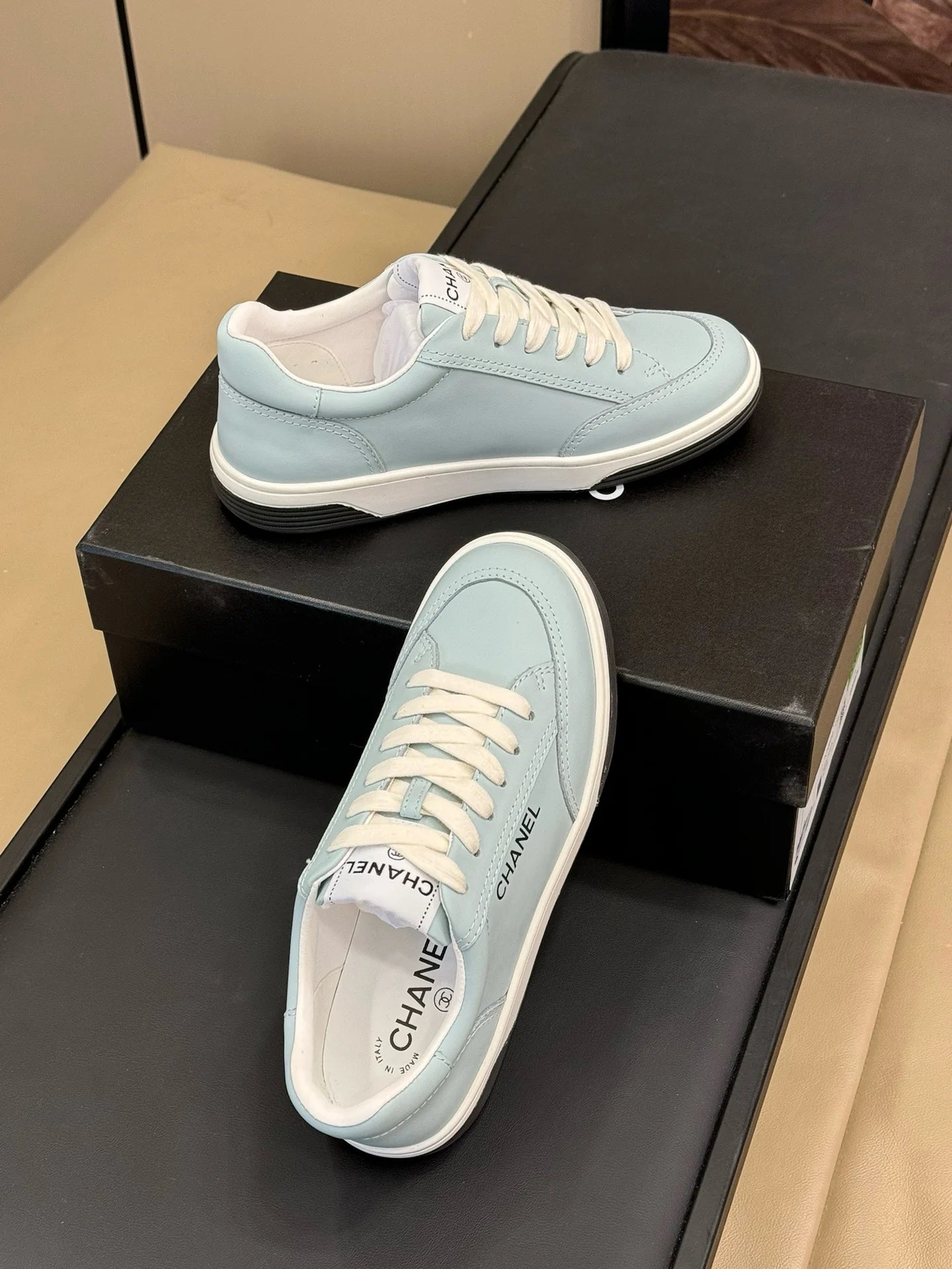 CHANEL SNEAKER