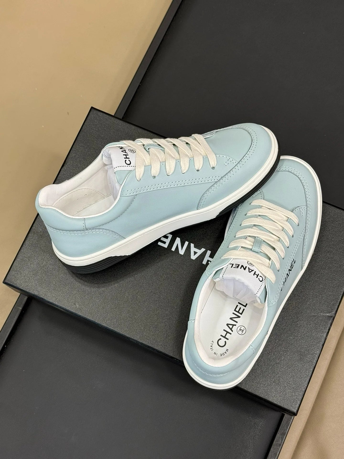 CHANEL SNEAKER