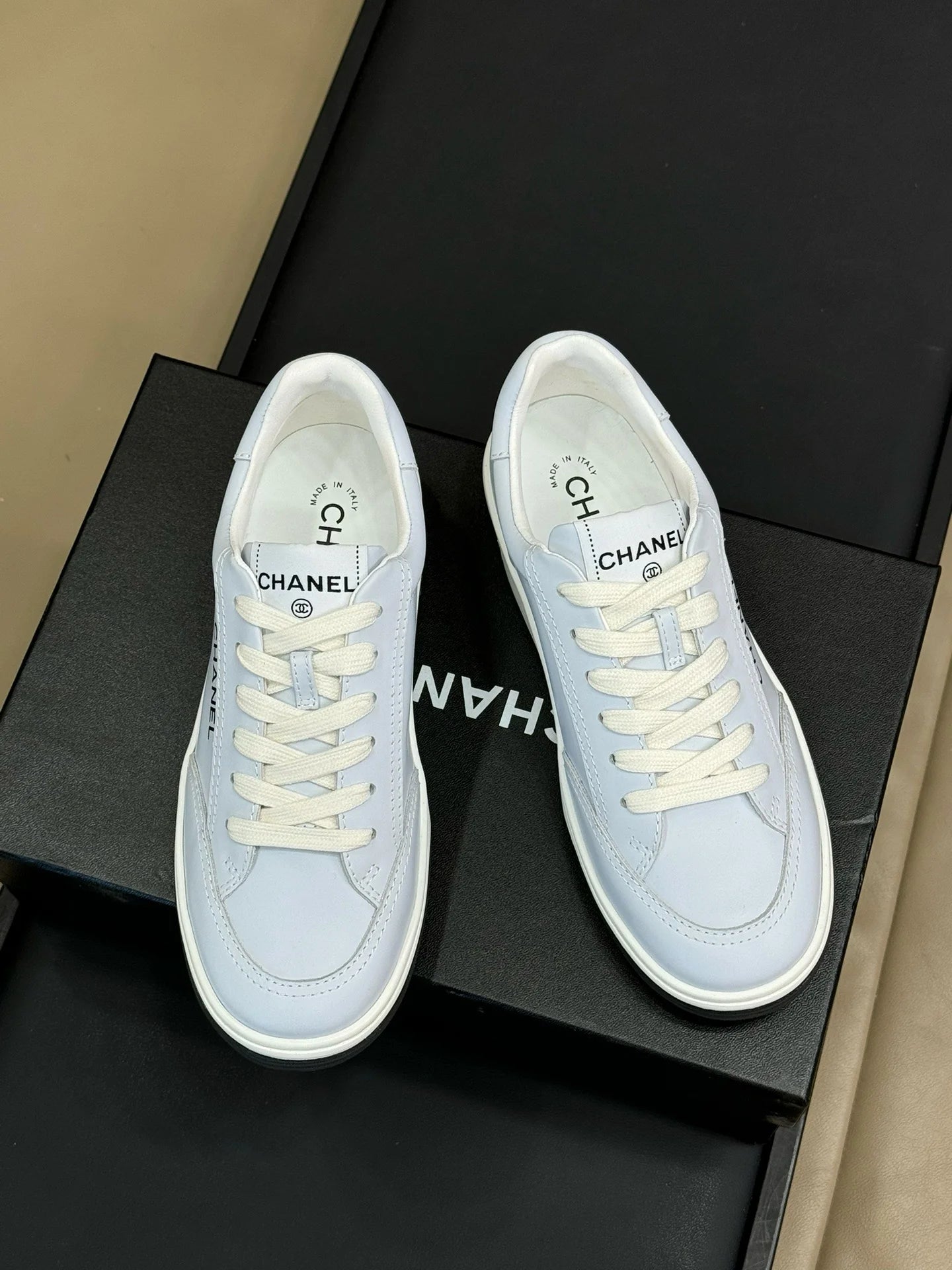 CHANEL SNEAKER
