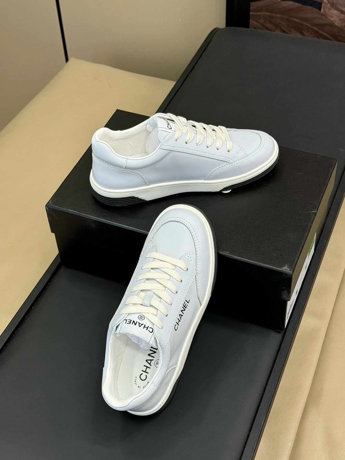 CHANEL SNEAKER
