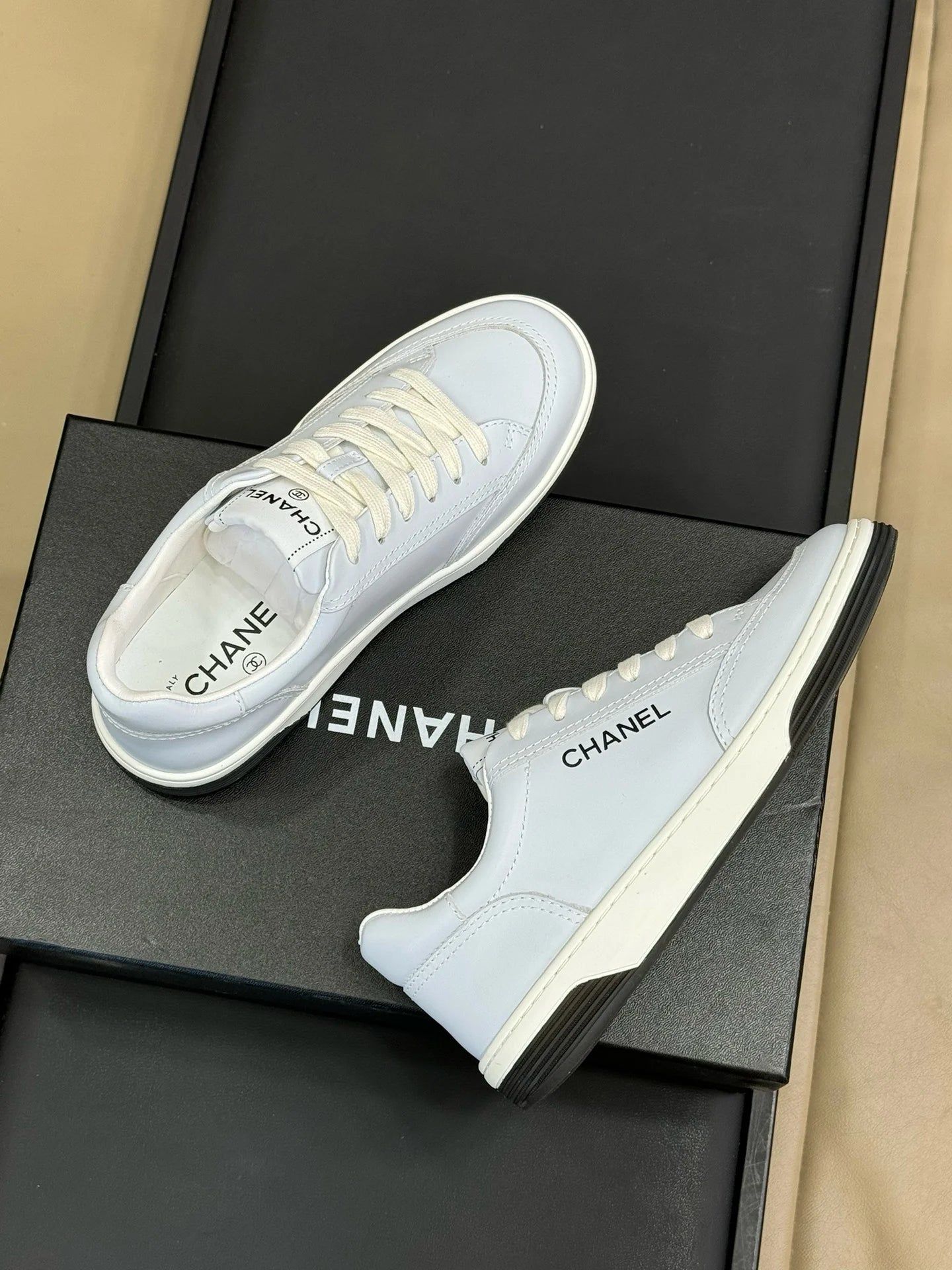 CHANEL SNEAKER