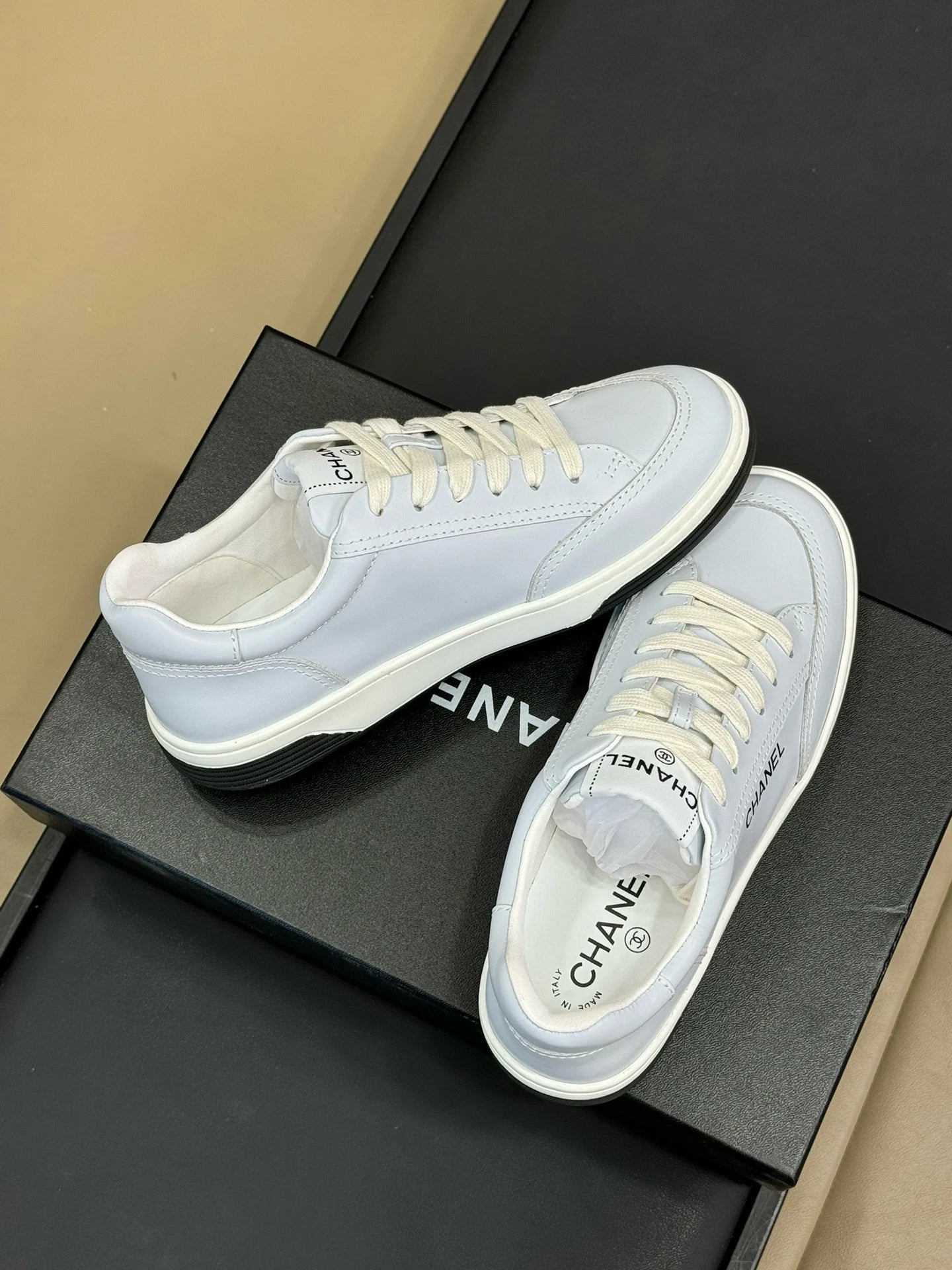 CHANEL SNEAKER