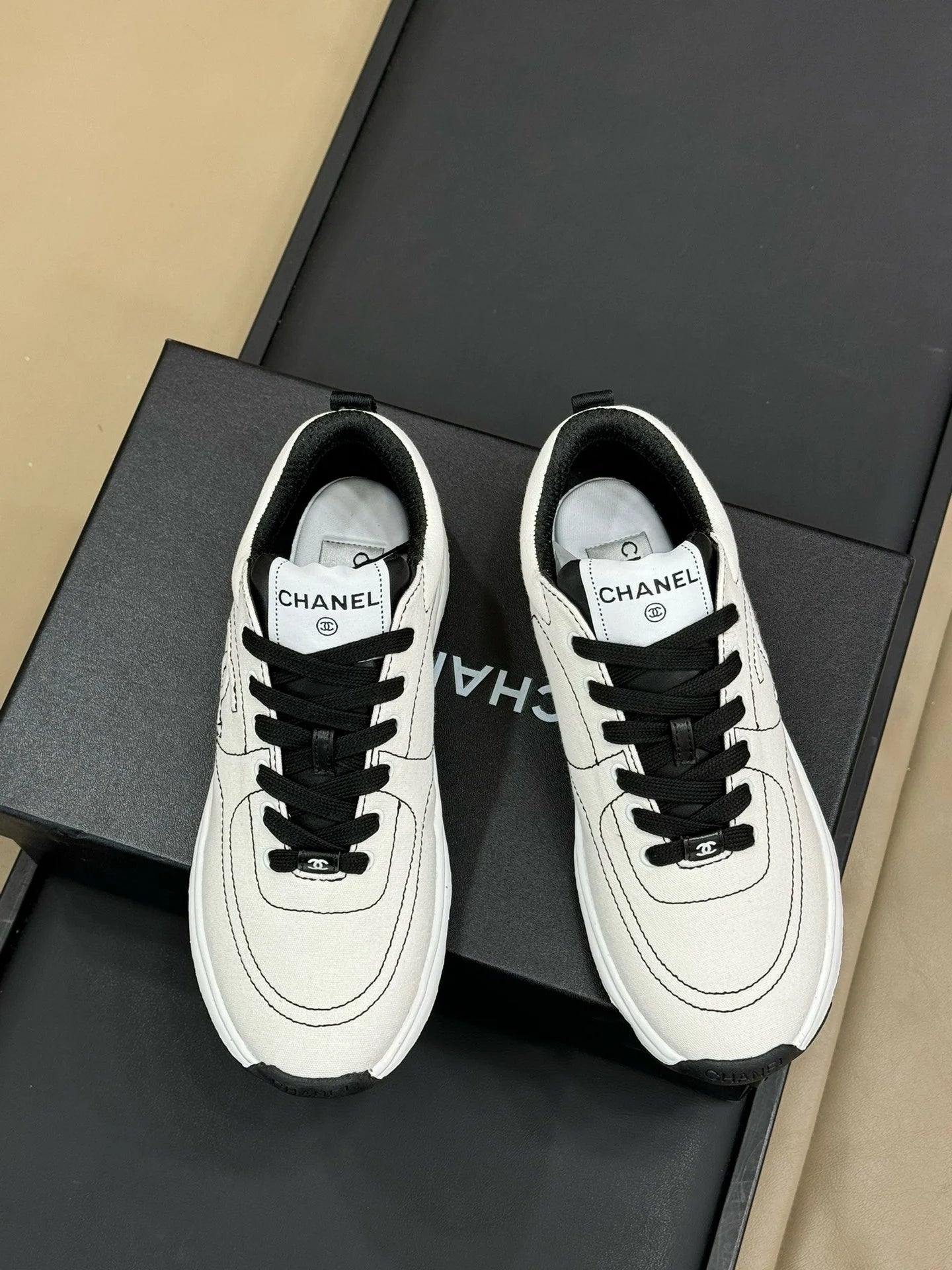 CHANEL SNEAKER