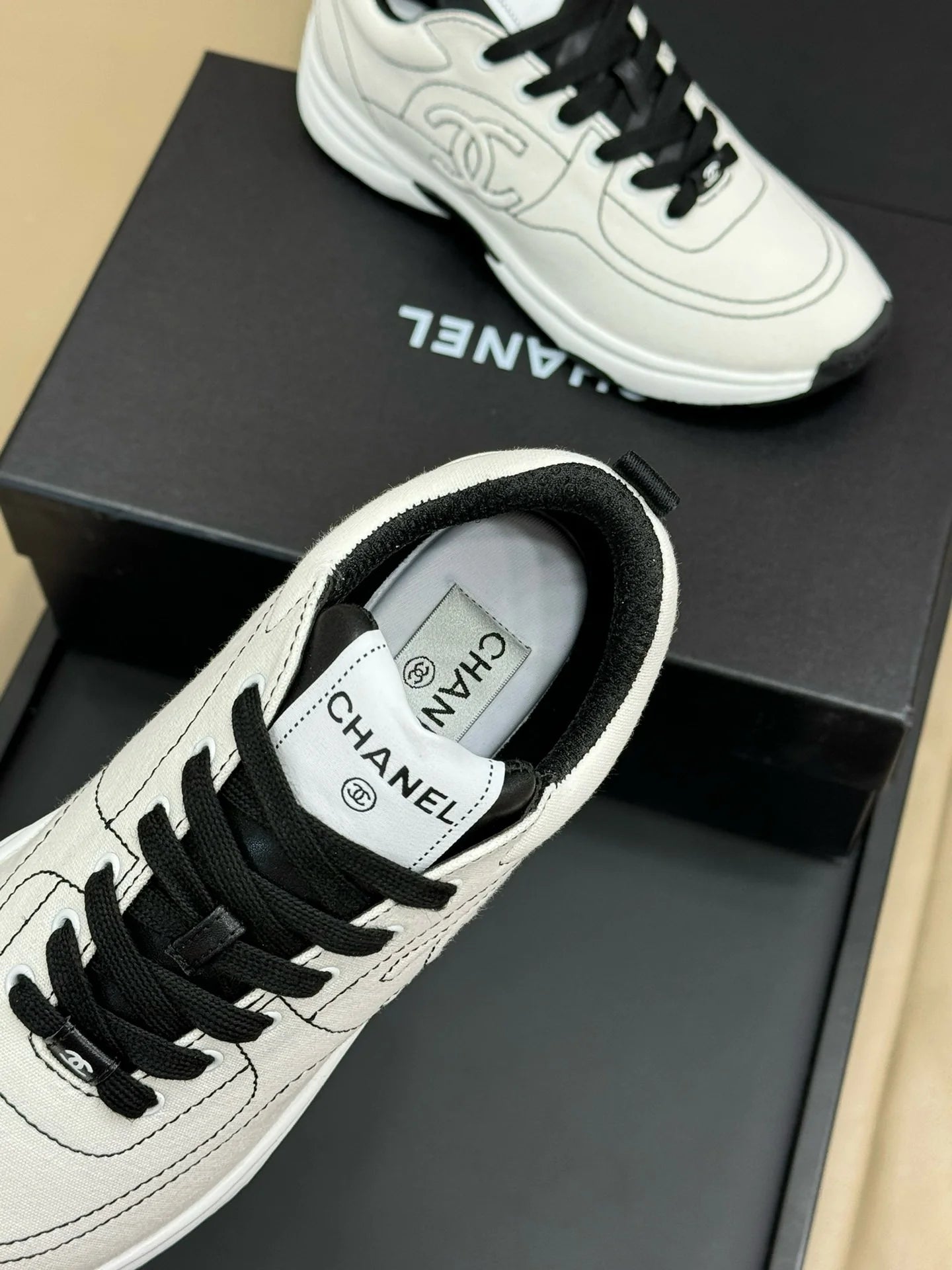 CHANEL SNEAKER