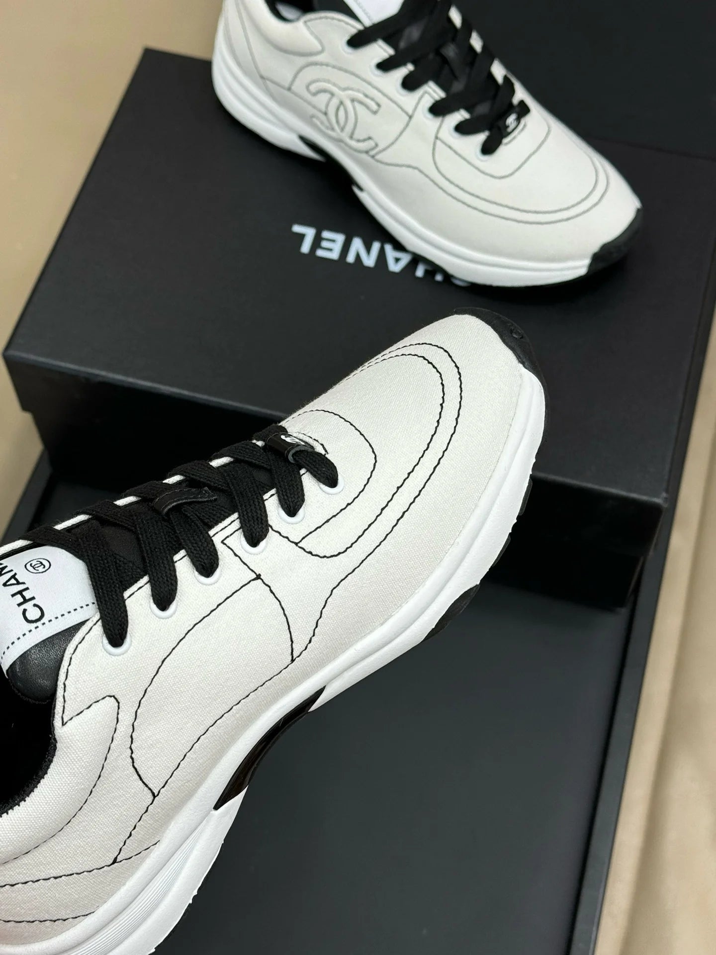 CHANEL SNEAKER