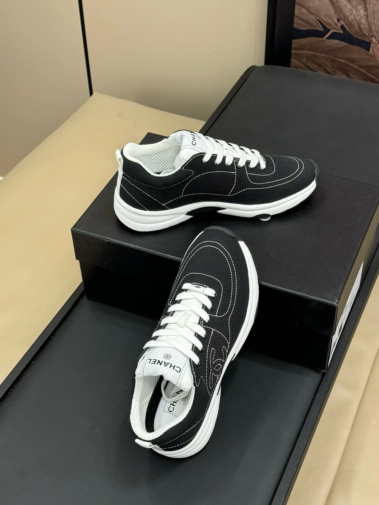CHANEL SNEAKER