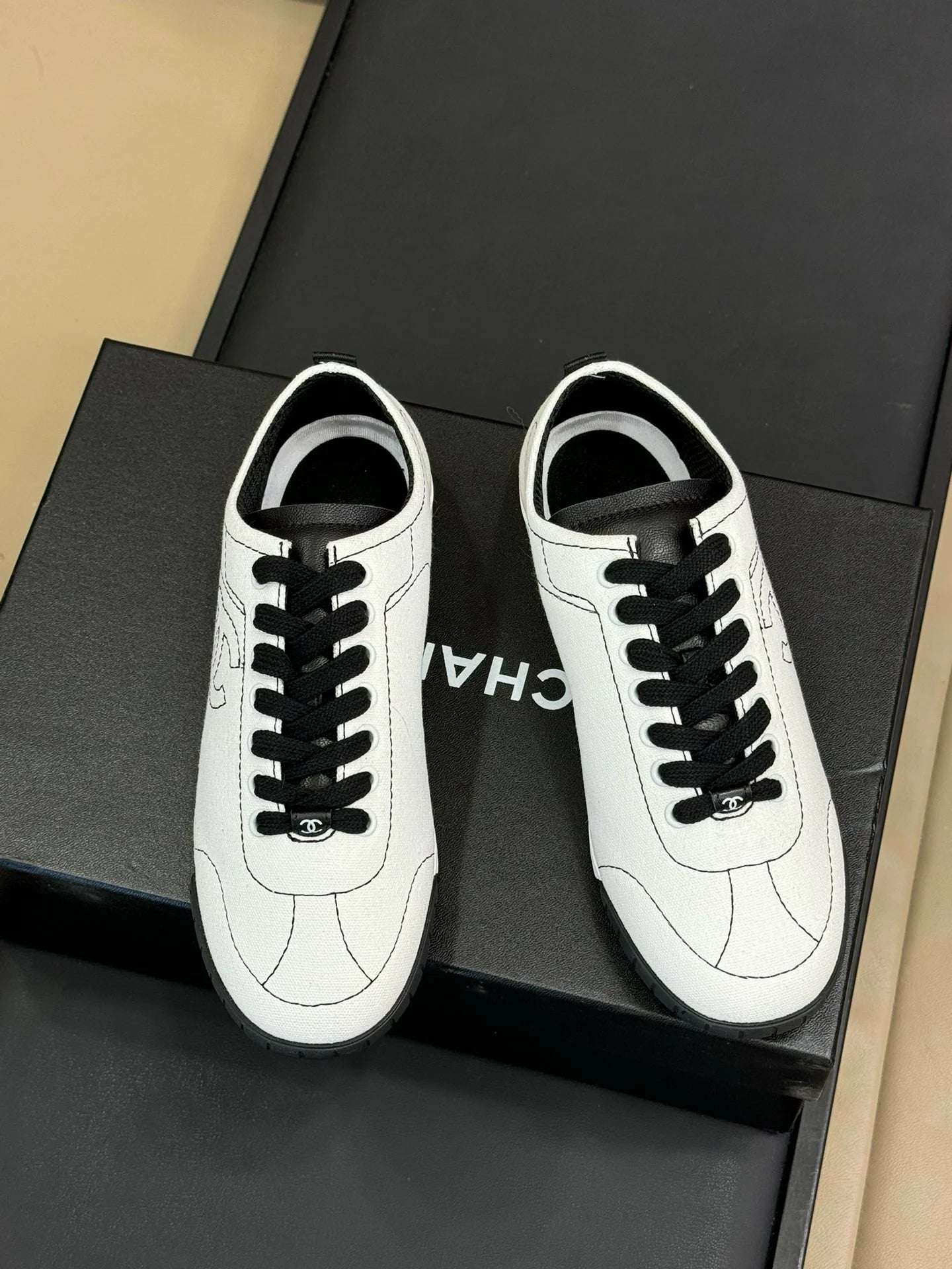 CHANEL SNEAKER