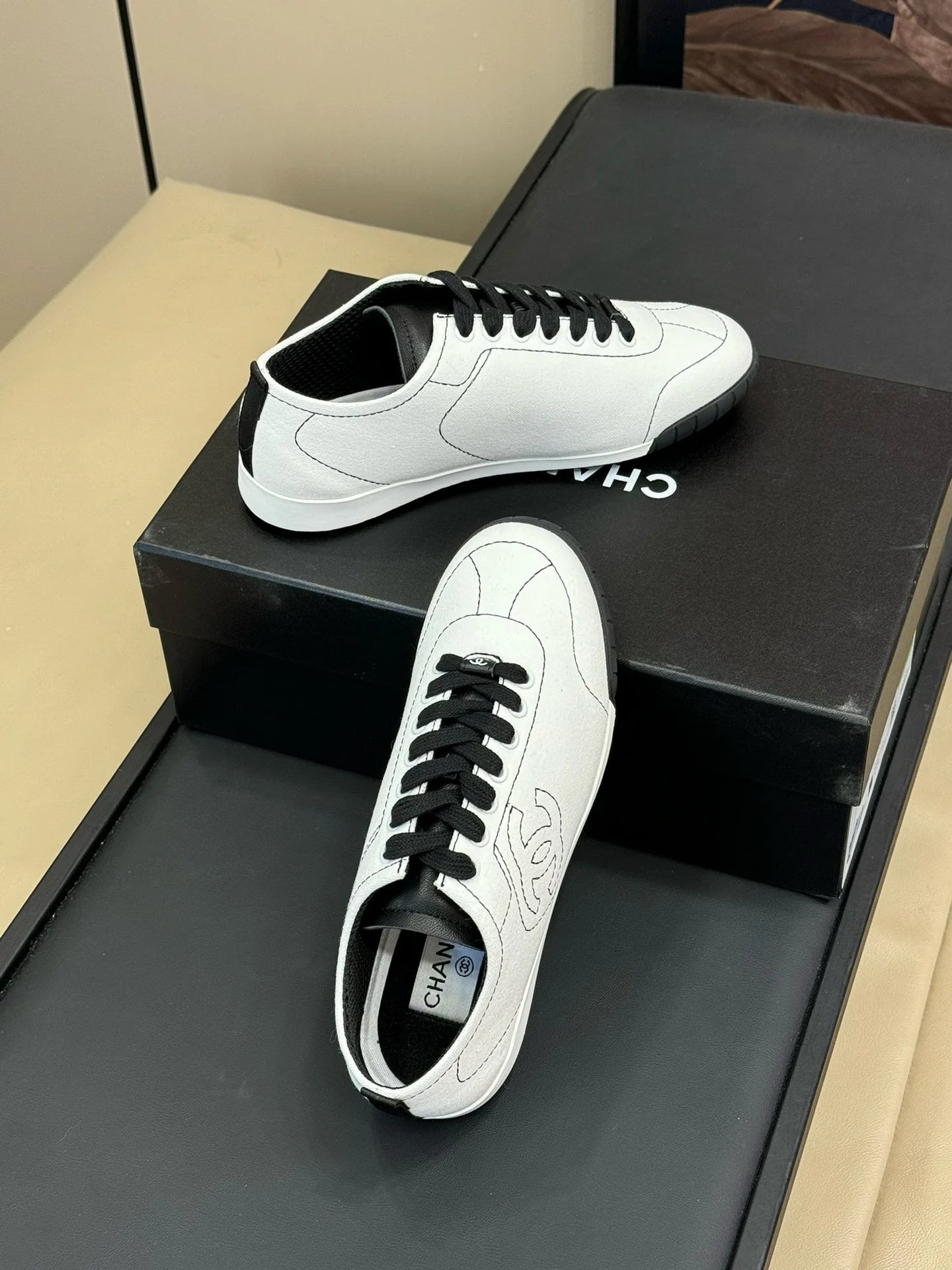 CHANEL SNEAKER