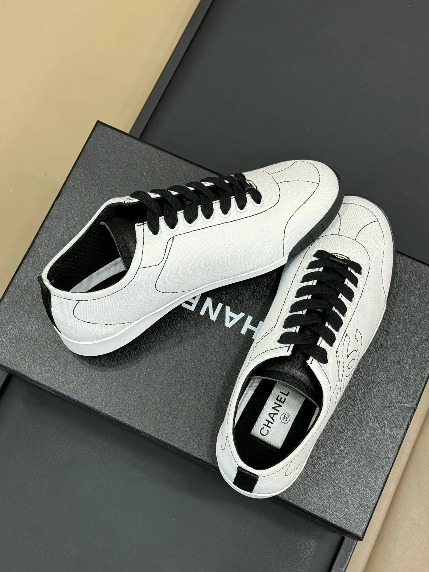 CHANEL SNEAKER