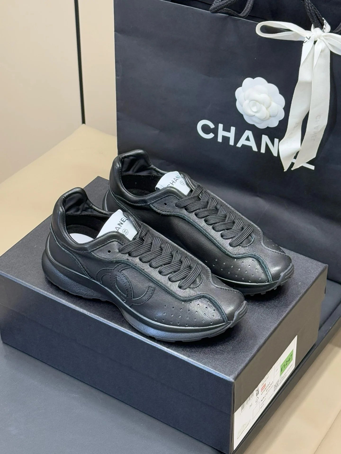 CHANEL SNEAKER