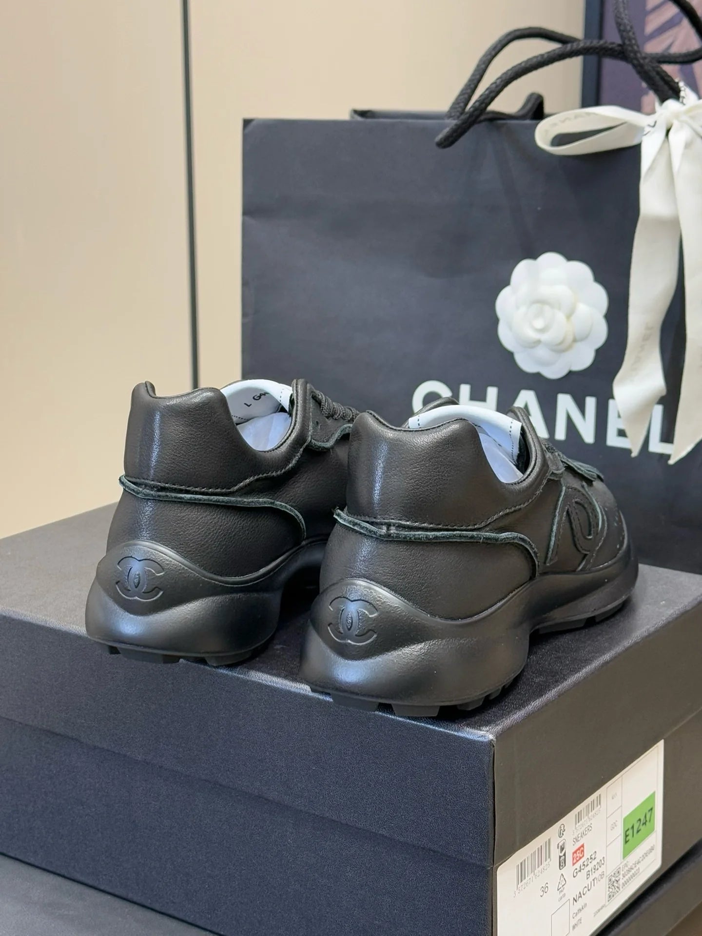 CHANEL SNEAKER