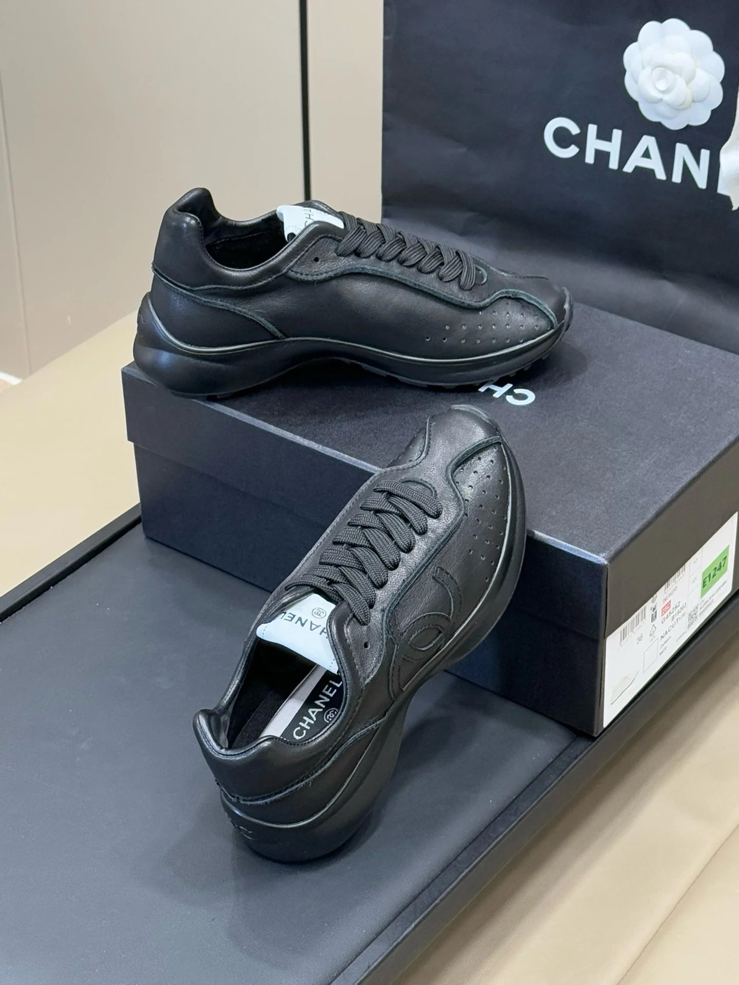 CHANEL SNEAKER