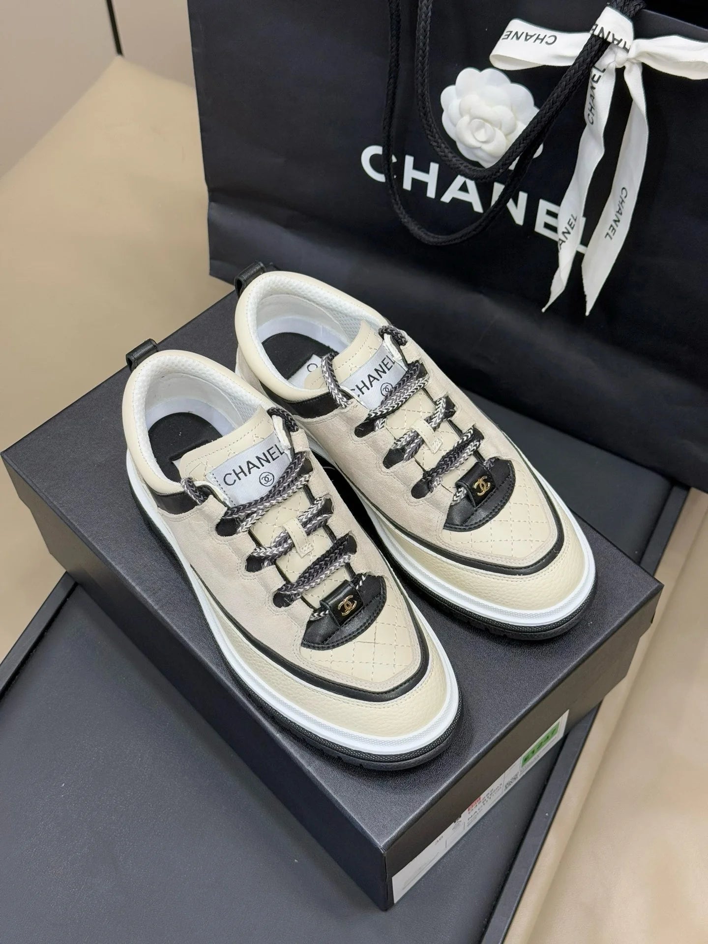 CHANEL SNEAKER