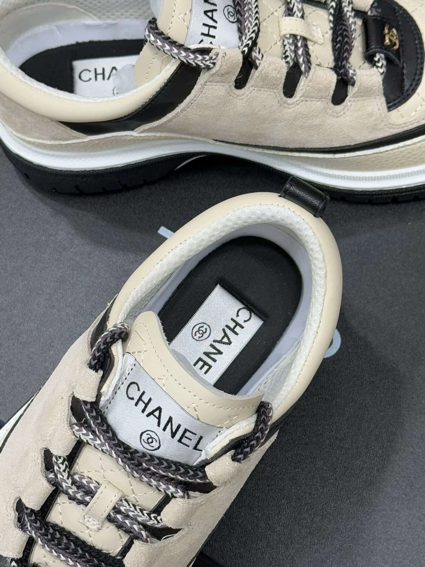 CHANEL SNEAKER