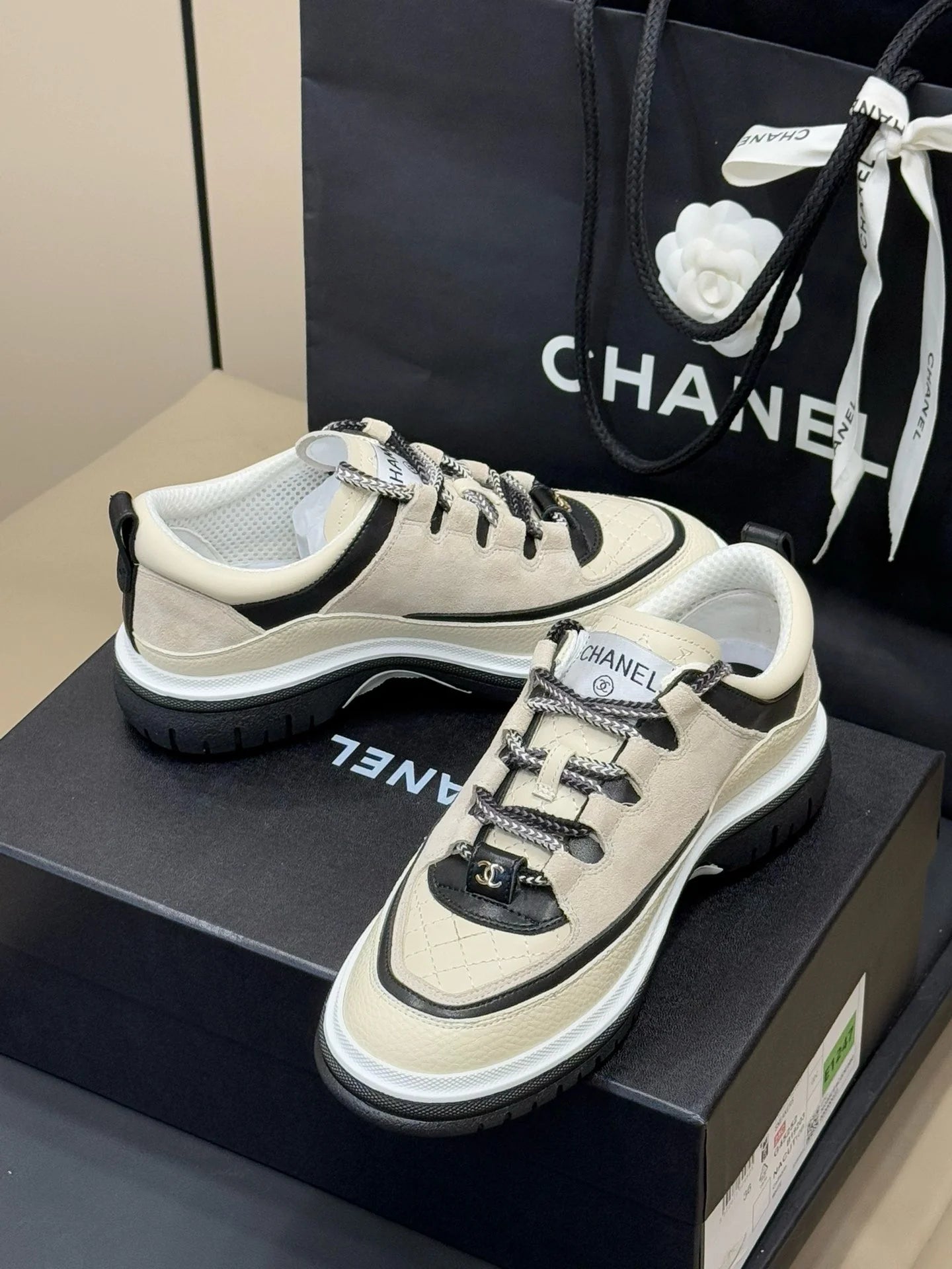 CHANEL SNEAKER