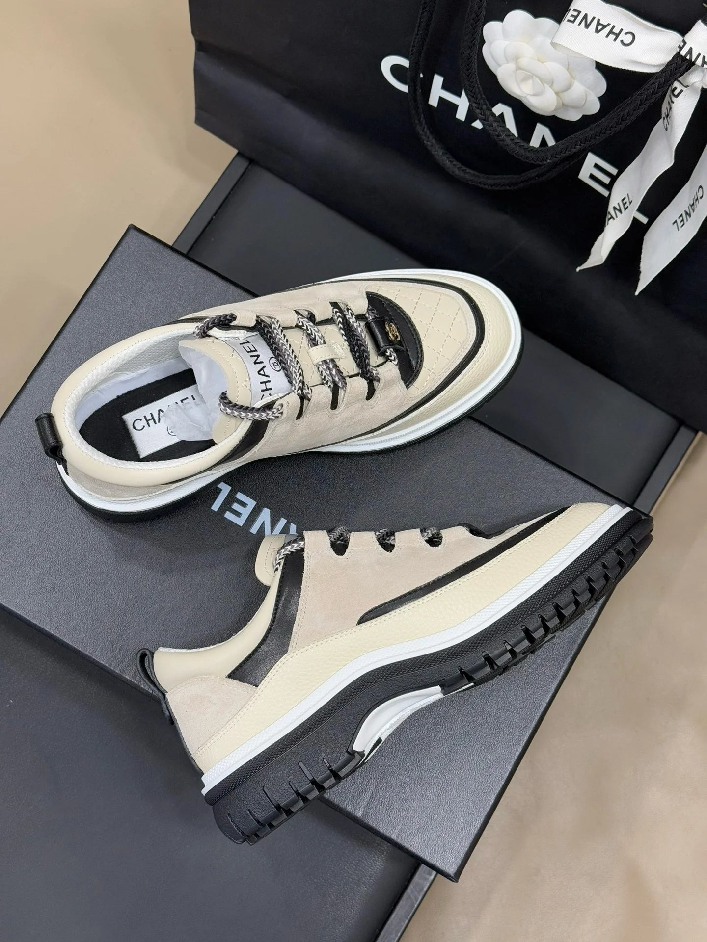 CHANEL SNEAKER