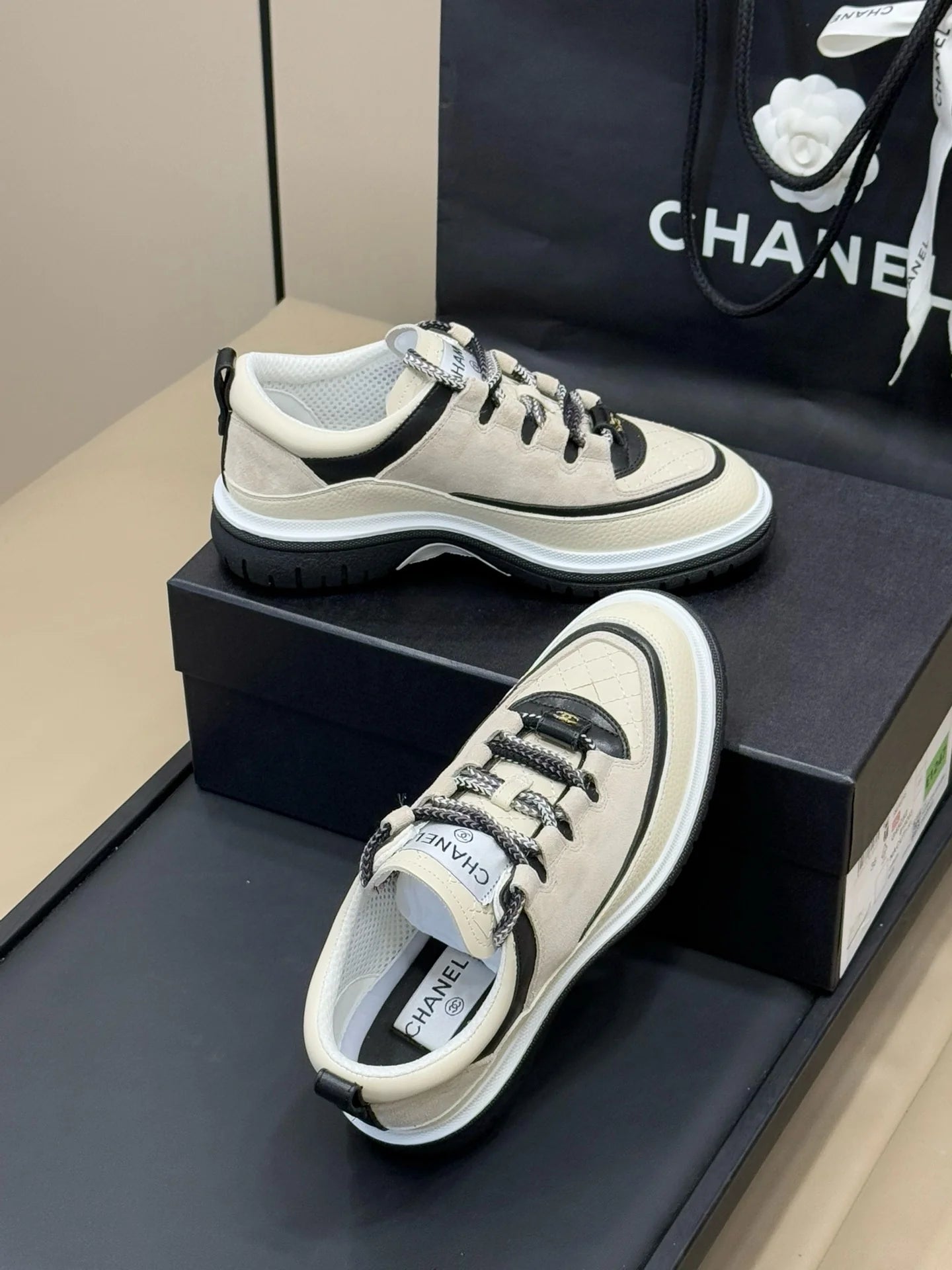 CHANEL SNEAKER