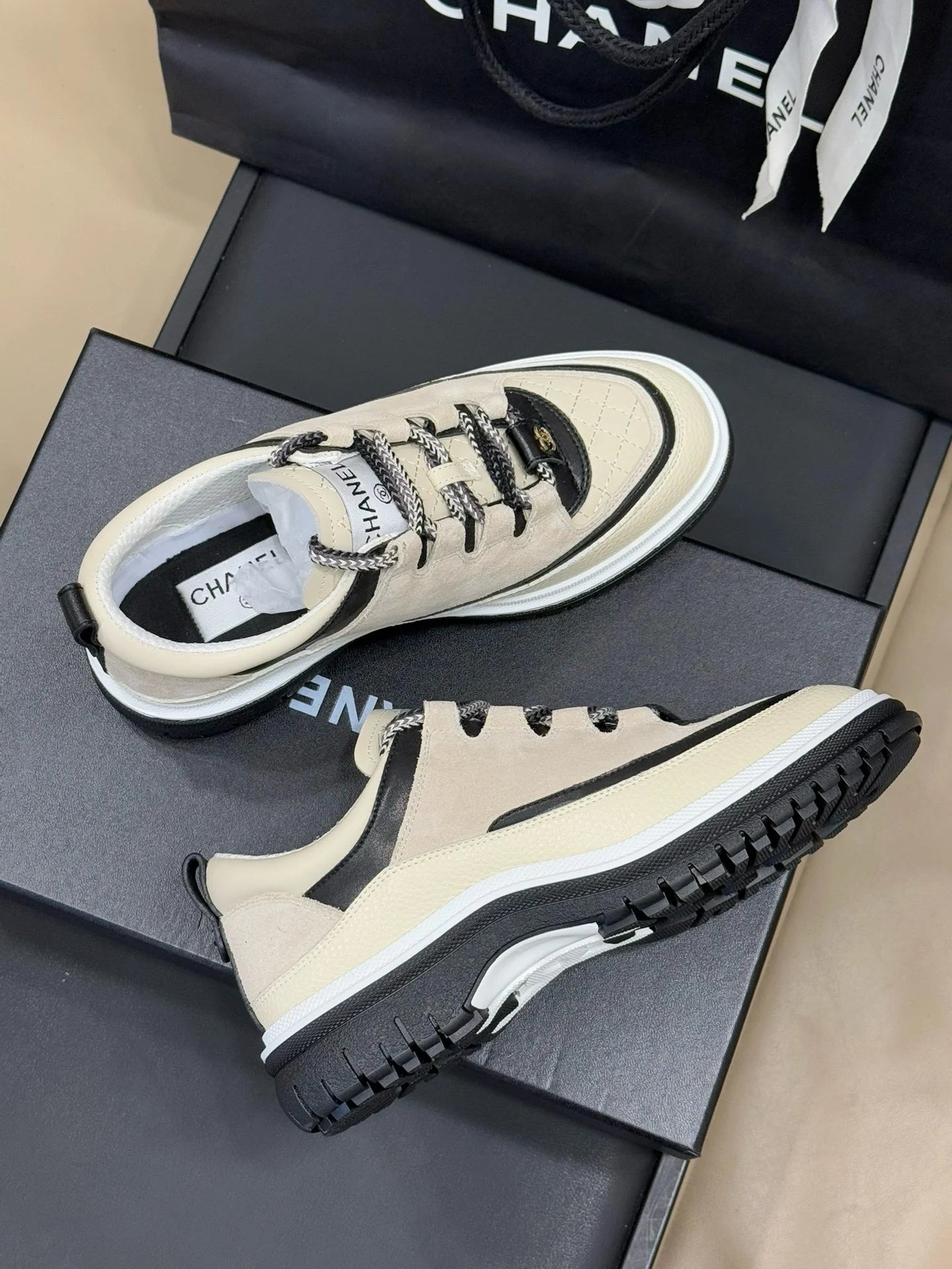 CHANEL SNEAKER