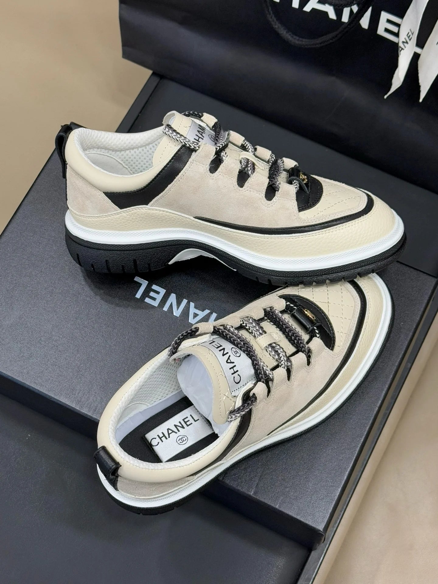 CHANEL SNEAKER