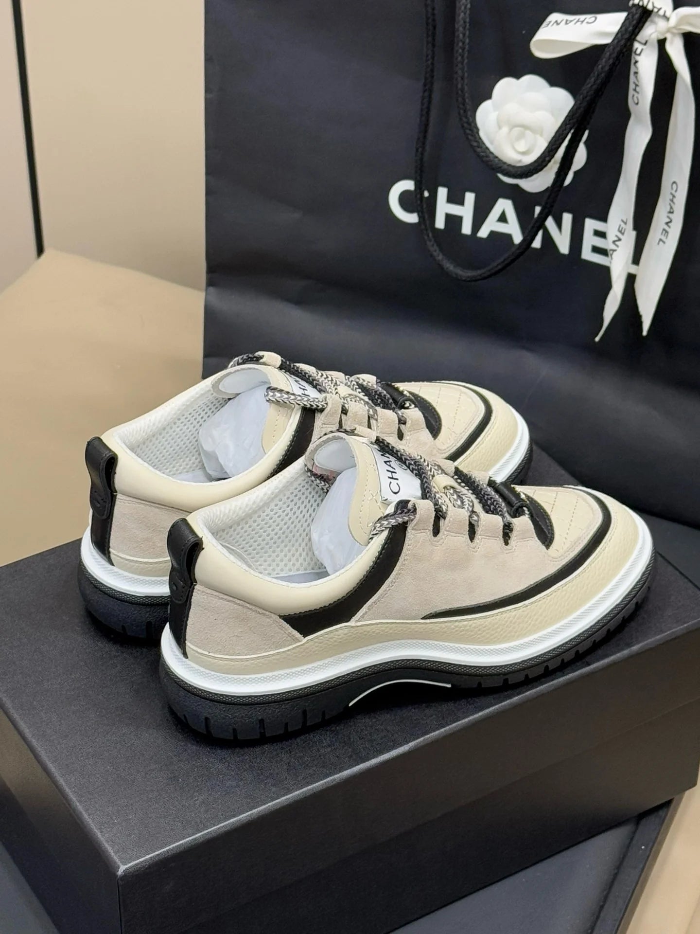 CHANEL SNEAKER