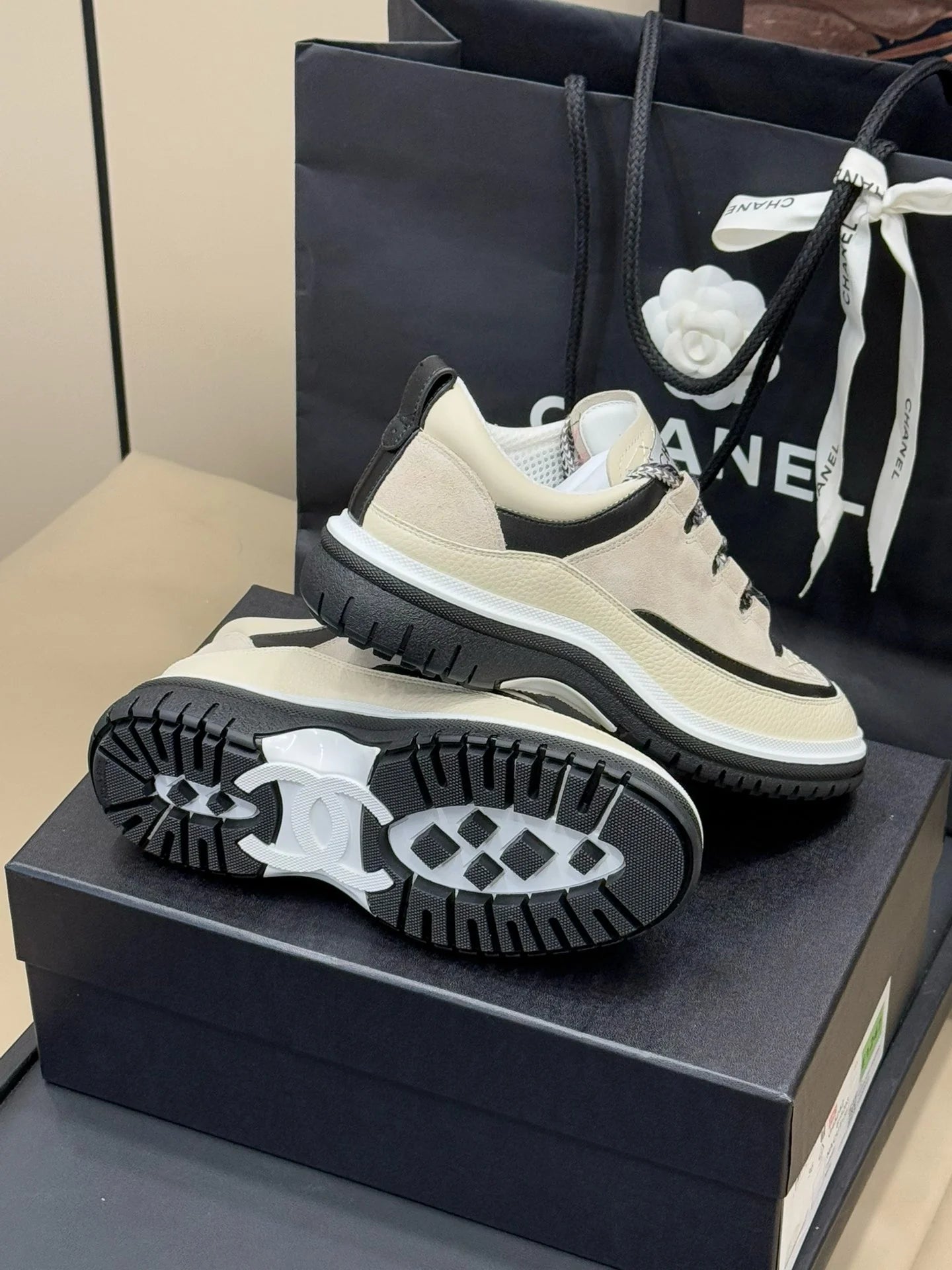 CHANEL SNEAKER