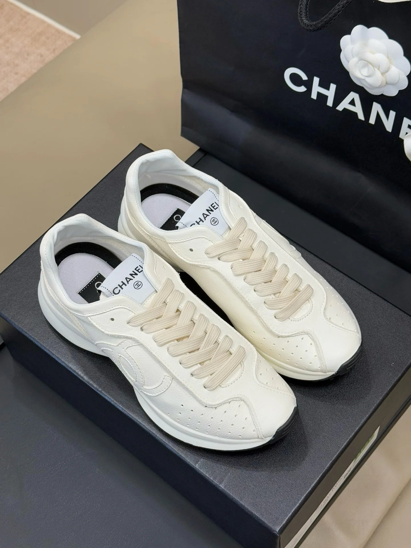 CHANEL SNEAKER