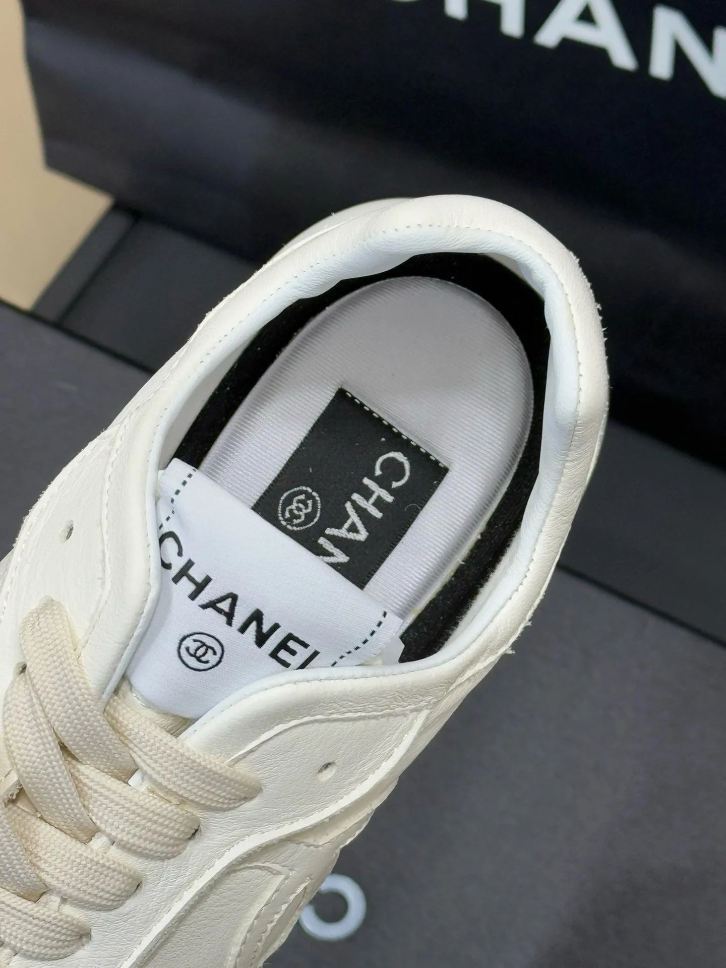 CHANEL SNEAKER