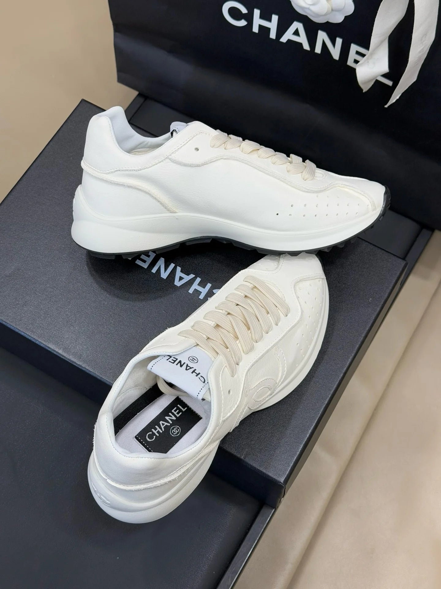 CHANEL SNEAKER