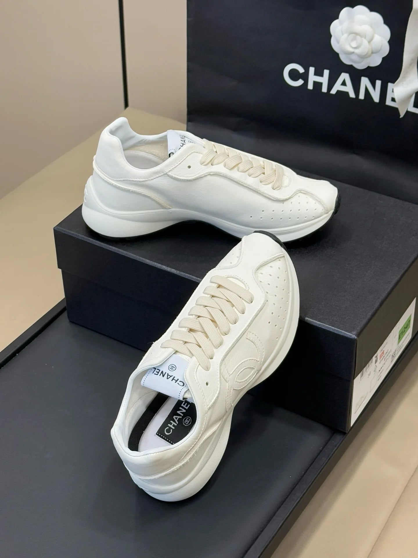 CHANEL SNEAKER