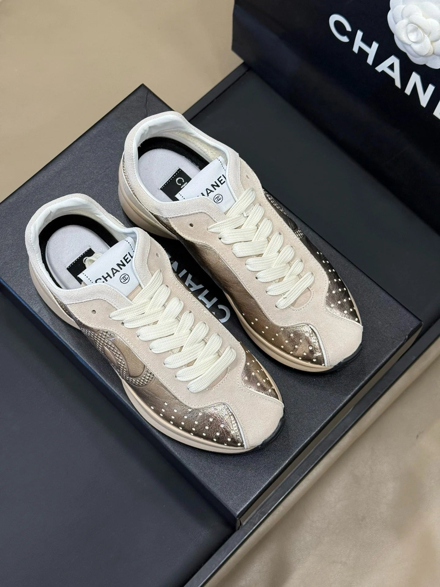 CHANEL SNEAKER