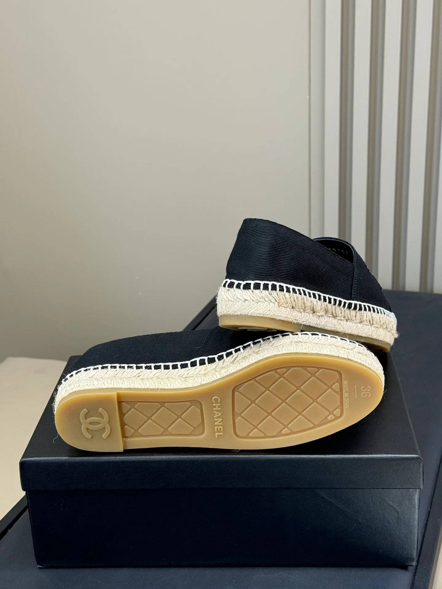 CHANEL SNEAKER