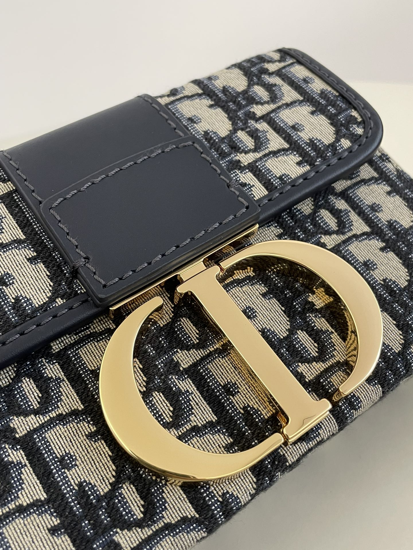 DIOR 30 MONTAIGNE