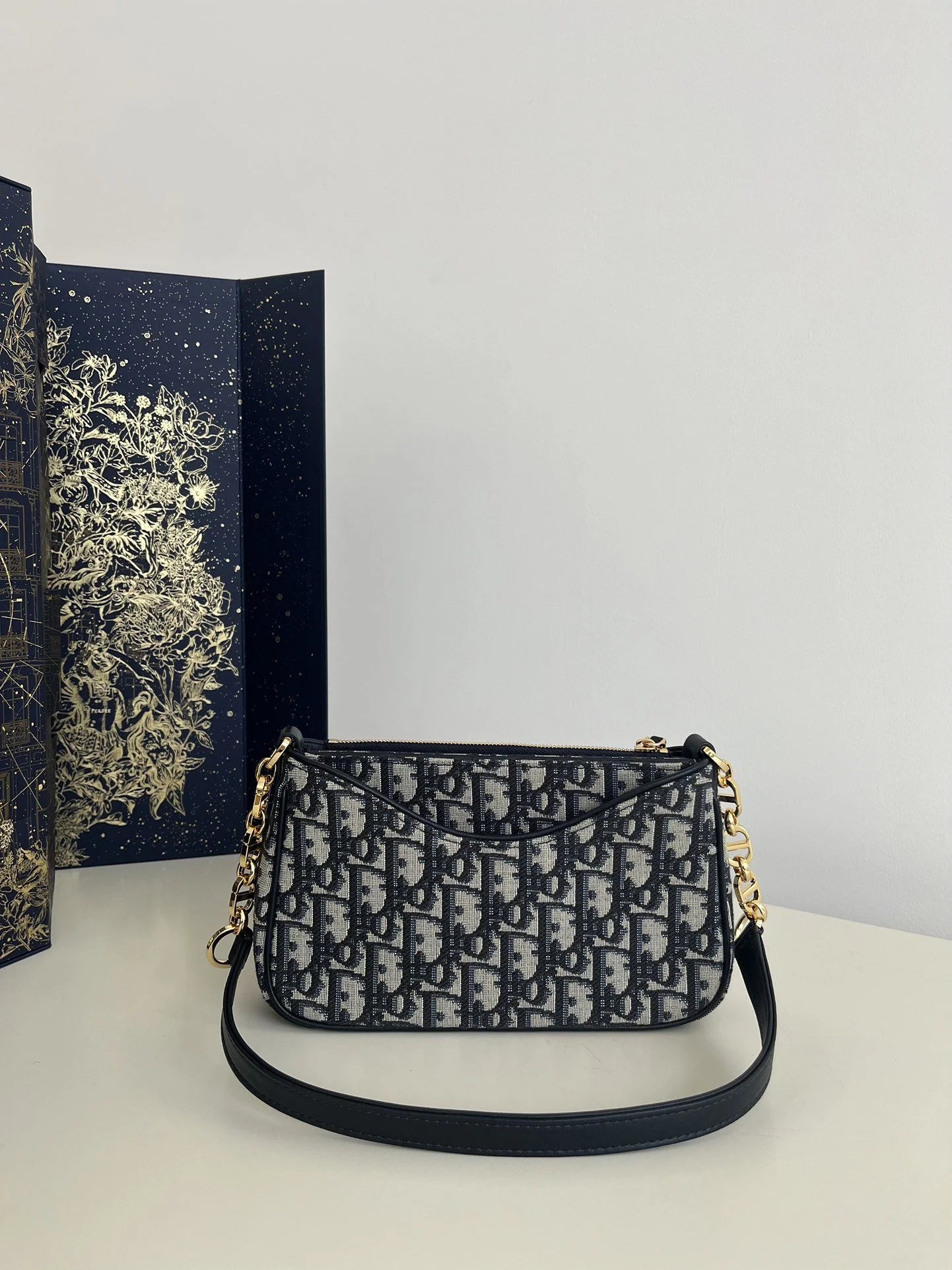 DIOR 30 MONTAIGNE