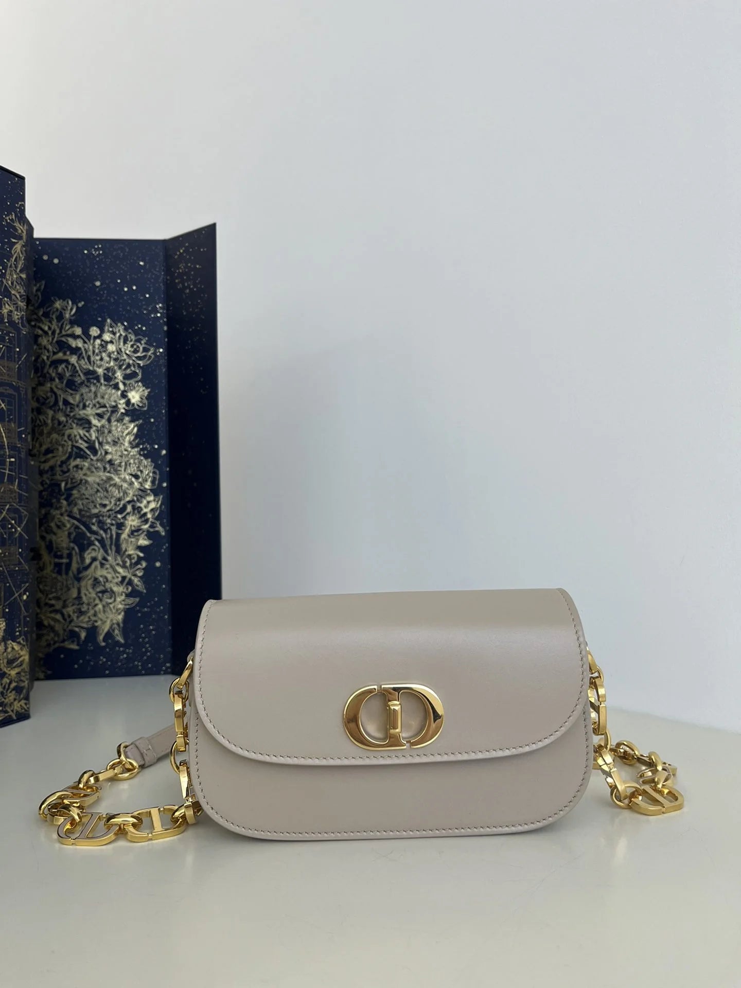 DIOR 30 MONTAIGNE