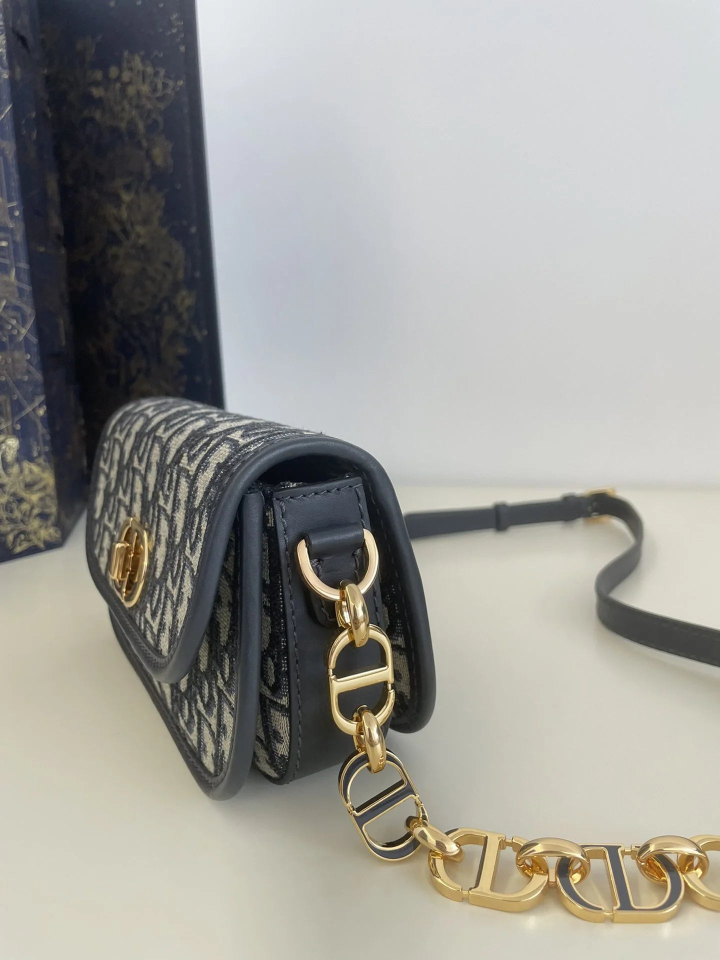 DIOR 30 MONTAIGNE
