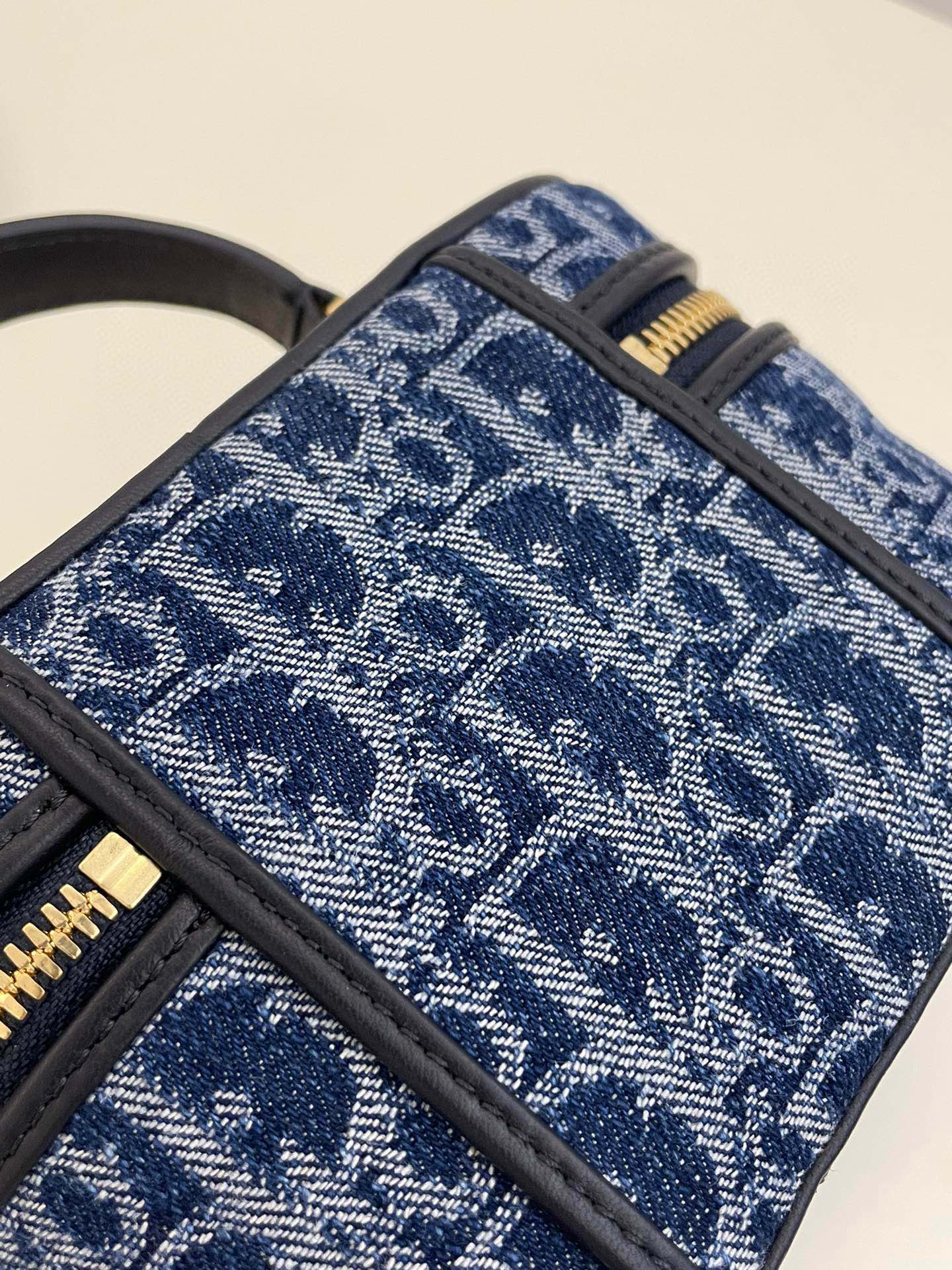 DIOR 30 MONTAIGNE