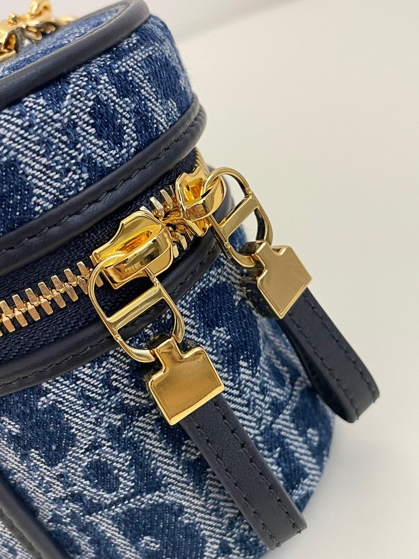 DIOR 30 MONTAIGNE