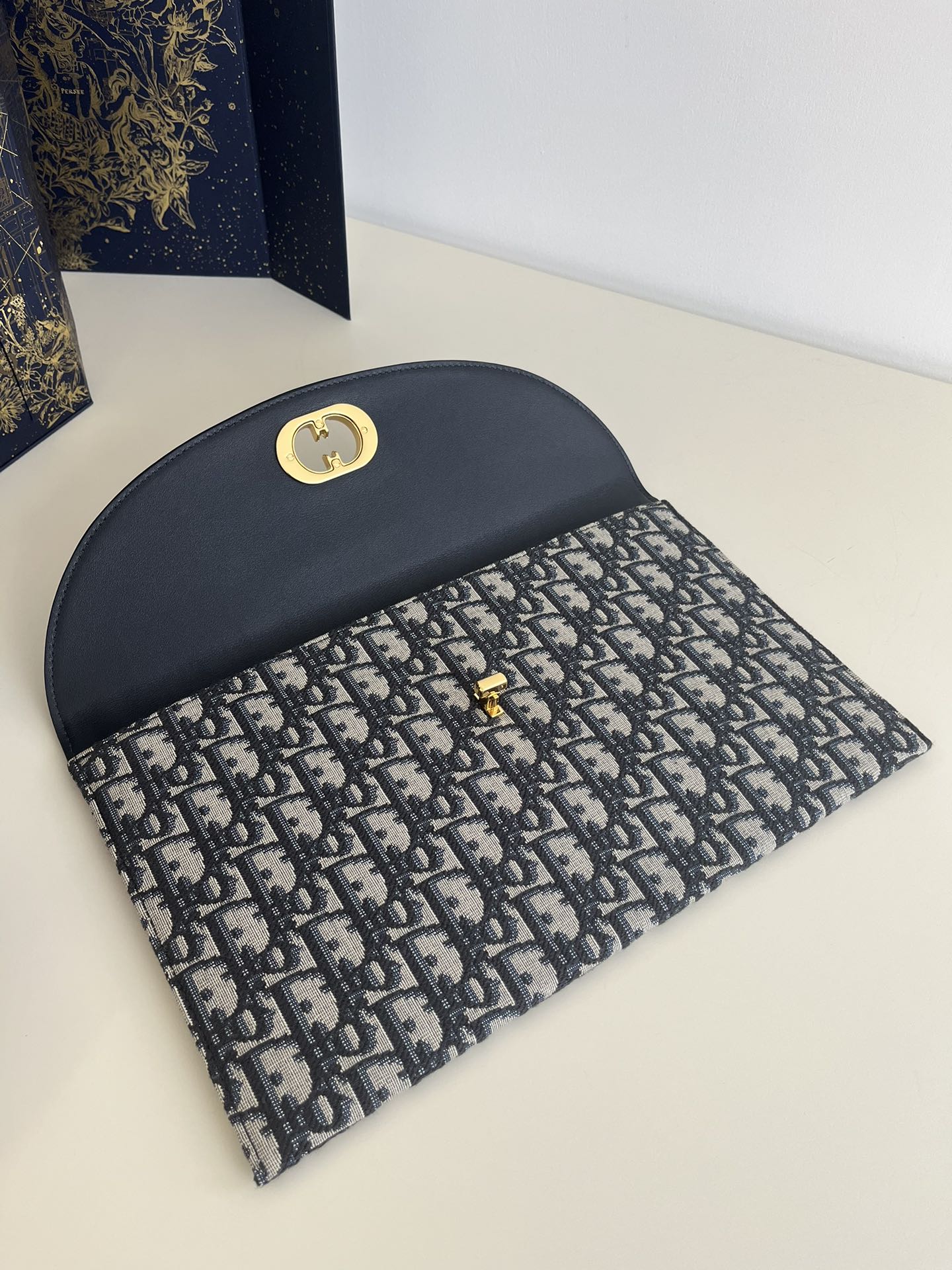 DIOR 30 MONTAIGNE