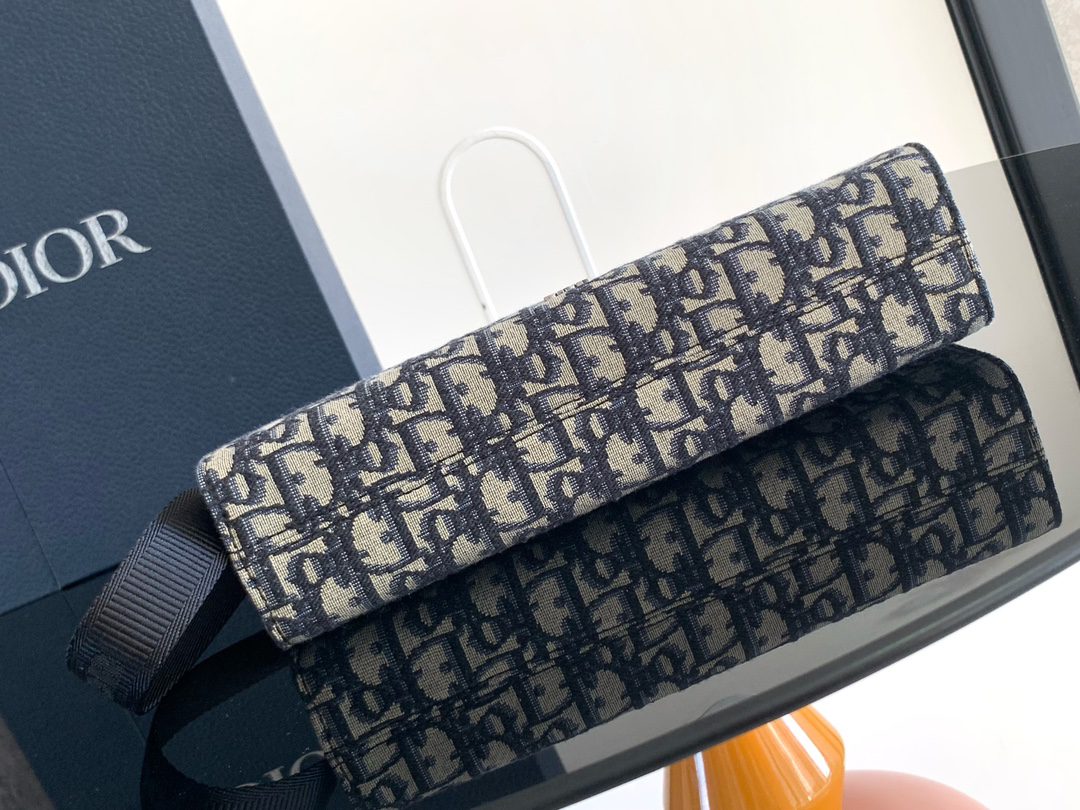 DIOR CLUTCH
