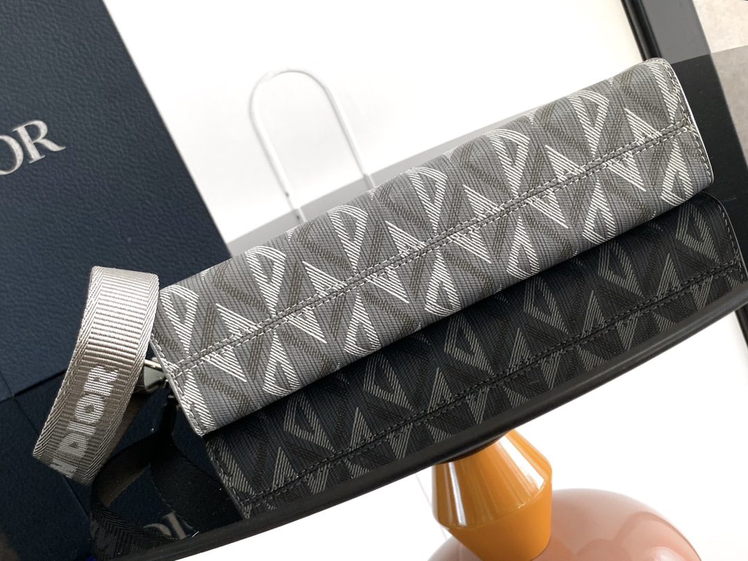 DIOR CLUTCH