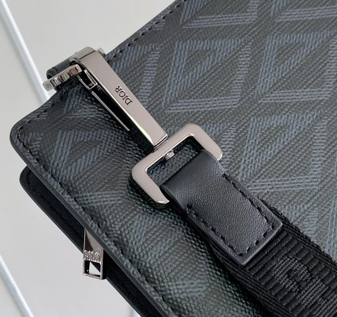 DIOR CLUTCH