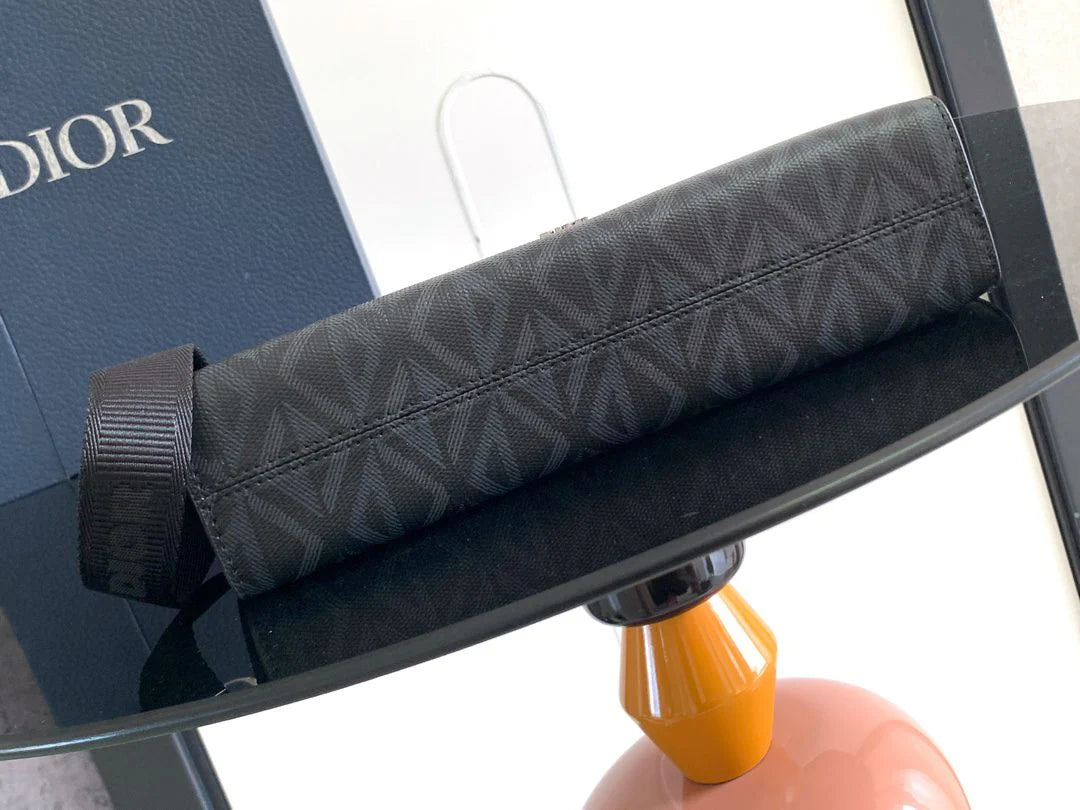 DIOR CLUTCH